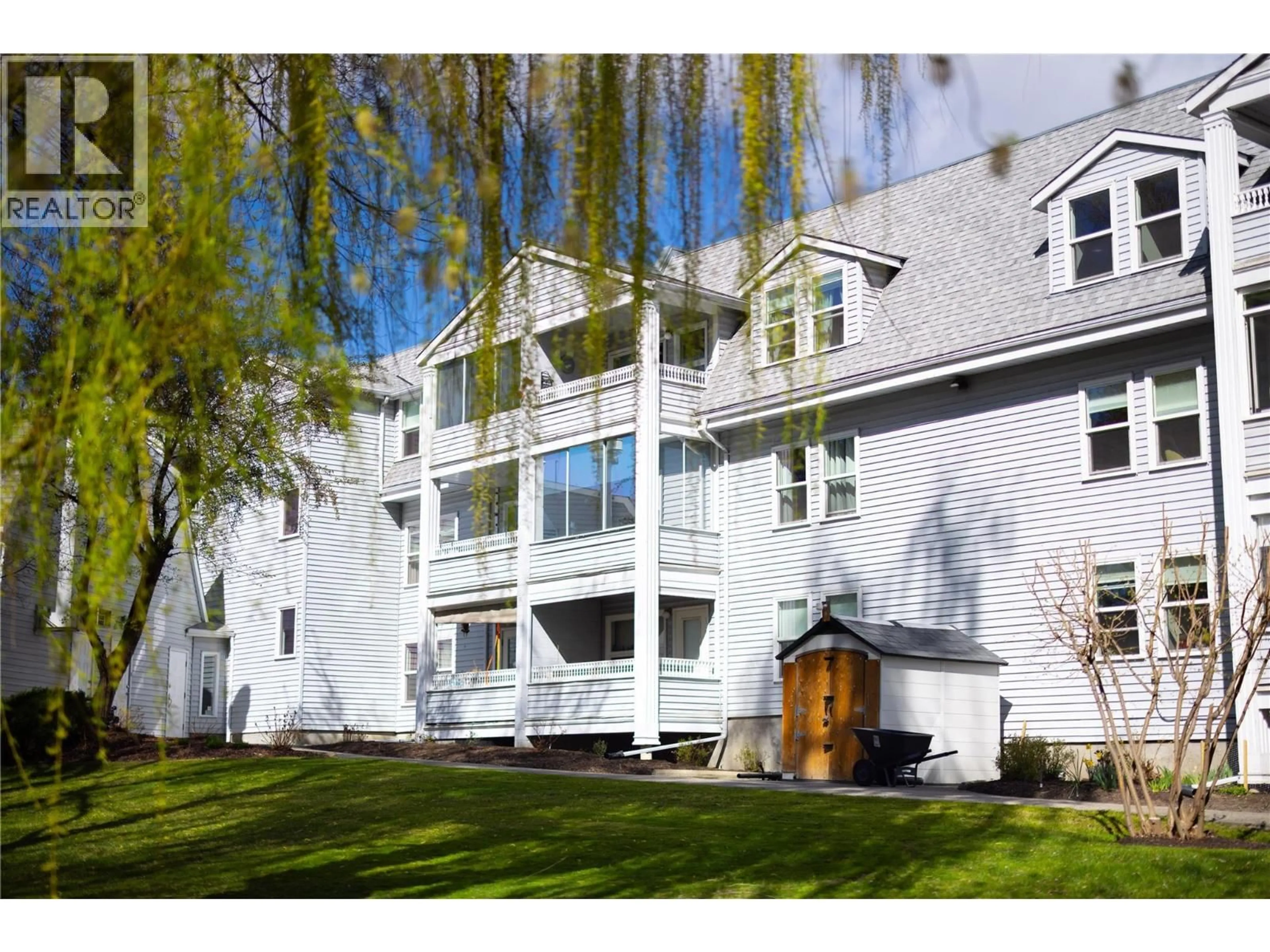 Home with vinyl exterior material, unknown for 305 - 575 SUTHERLAND AVENUE, Kelowna British Columbia V1Y8Y1