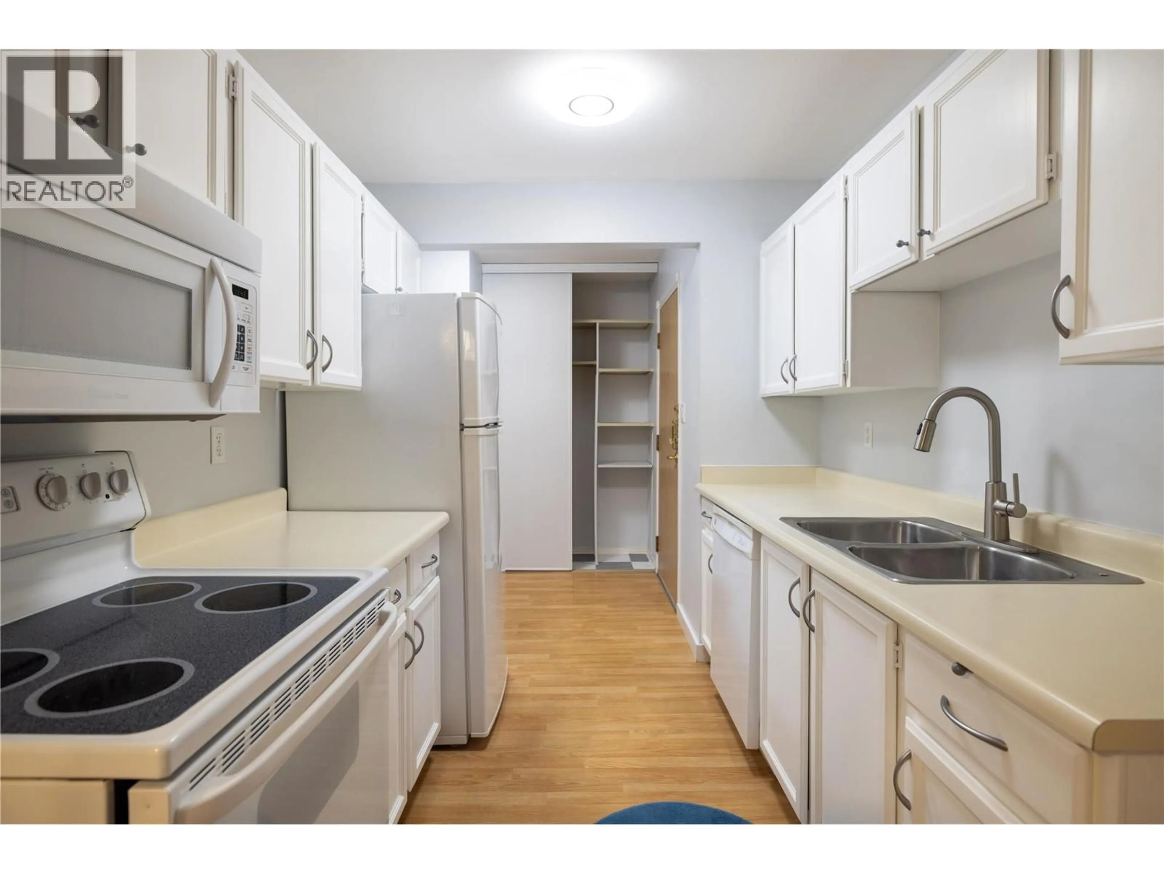 Standard kitchen, unknown for 305 - 575 SUTHERLAND AVENUE, Kelowna British Columbia V1Y8Y1