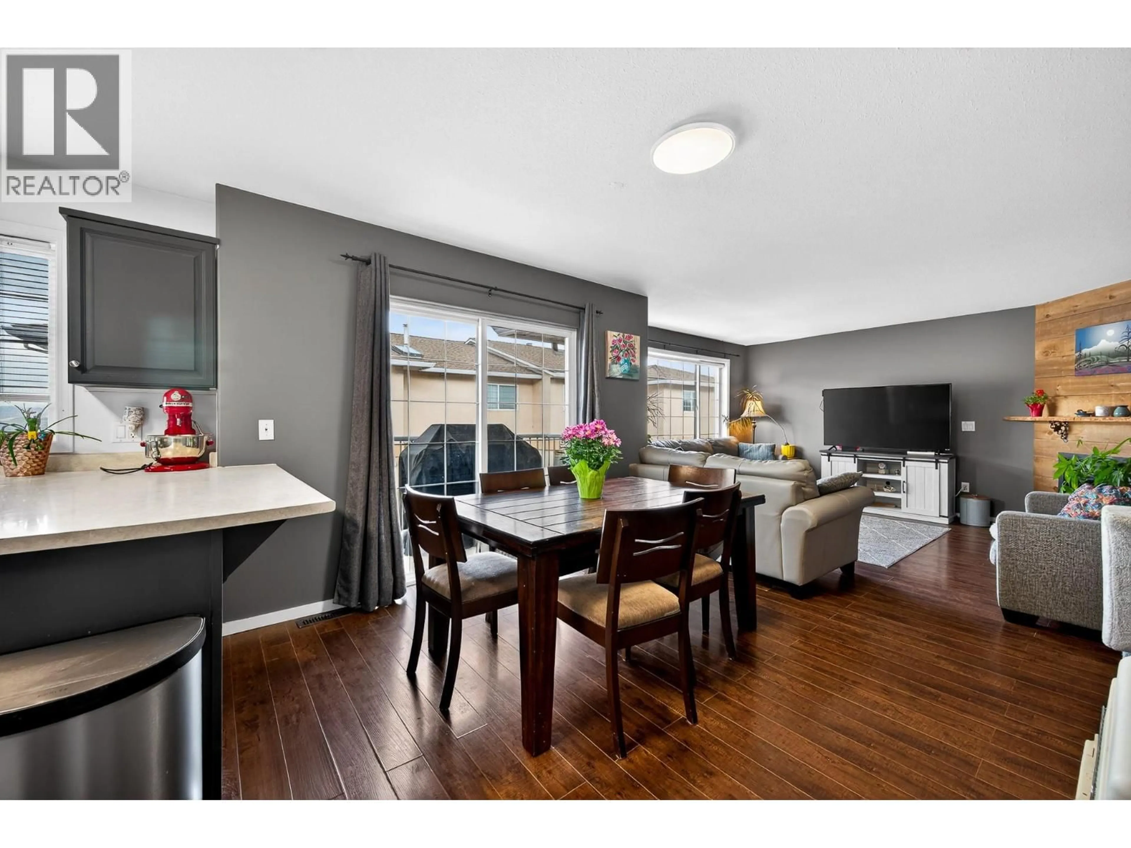 Open concept kitchen, wood/laminate floor for 1 - 726 DUNROBIN DRIVE, Kamloops British Columbia V1S1X3