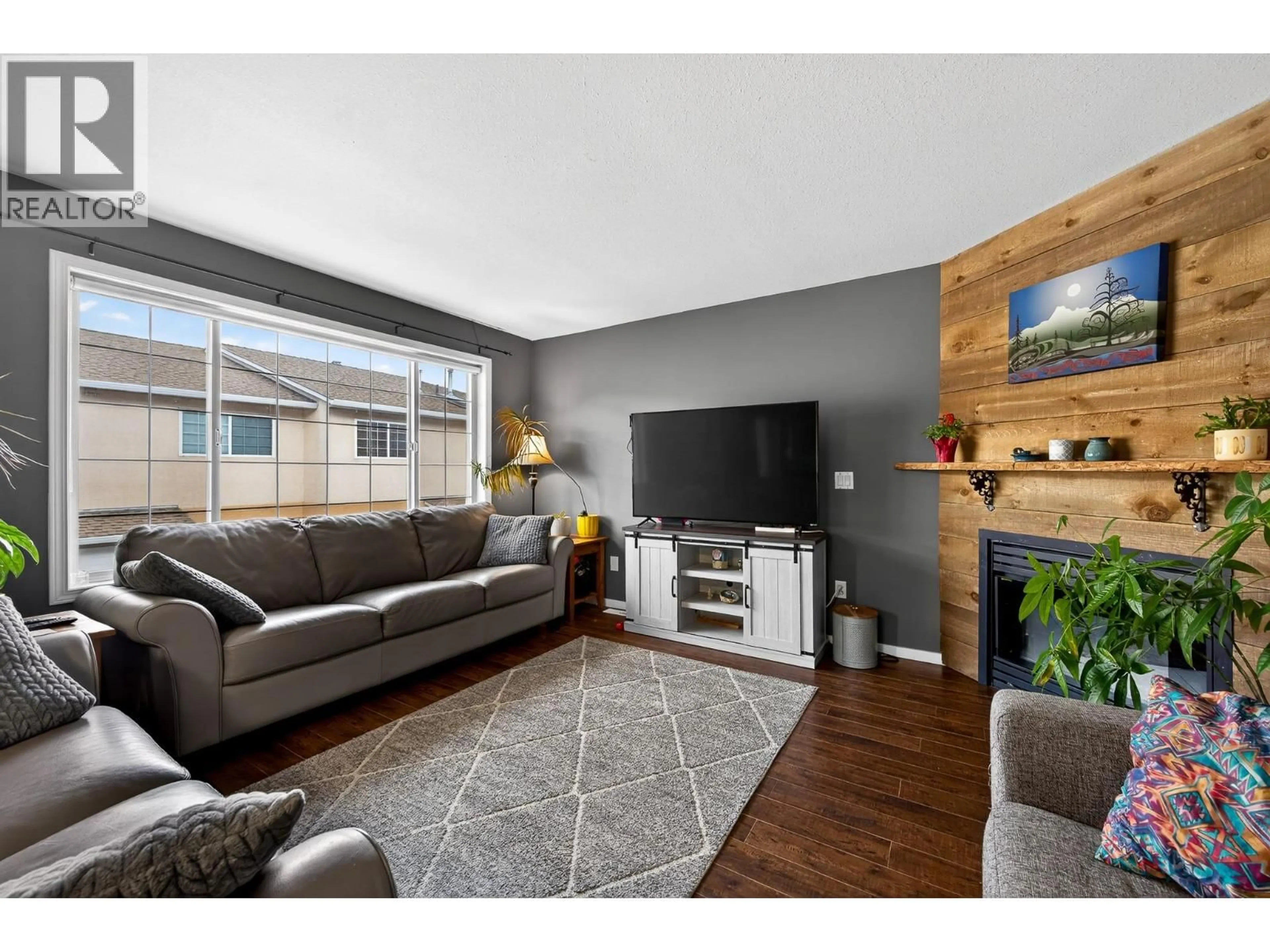 Living room with furniture, wood/laminate floor for 1 - 726 DUNROBIN DRIVE, Kamloops British Columbia V1S1X3