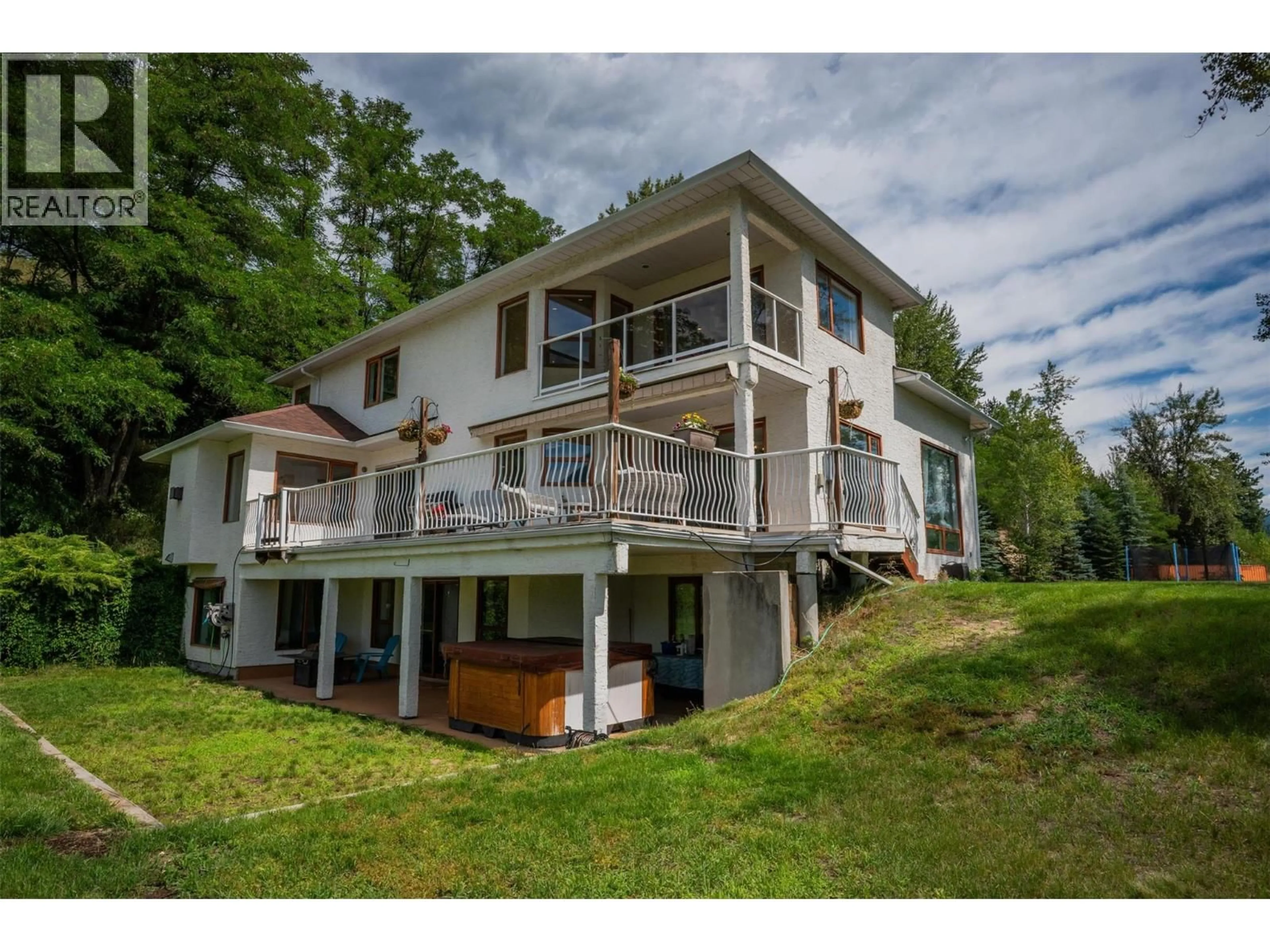 A pic from outside/outdoor area/front of a property/back of a property/a pic from drone, water/lake/river/ocean view for 507 15TH AVENUE, Genelle British Columbia V0G1G0