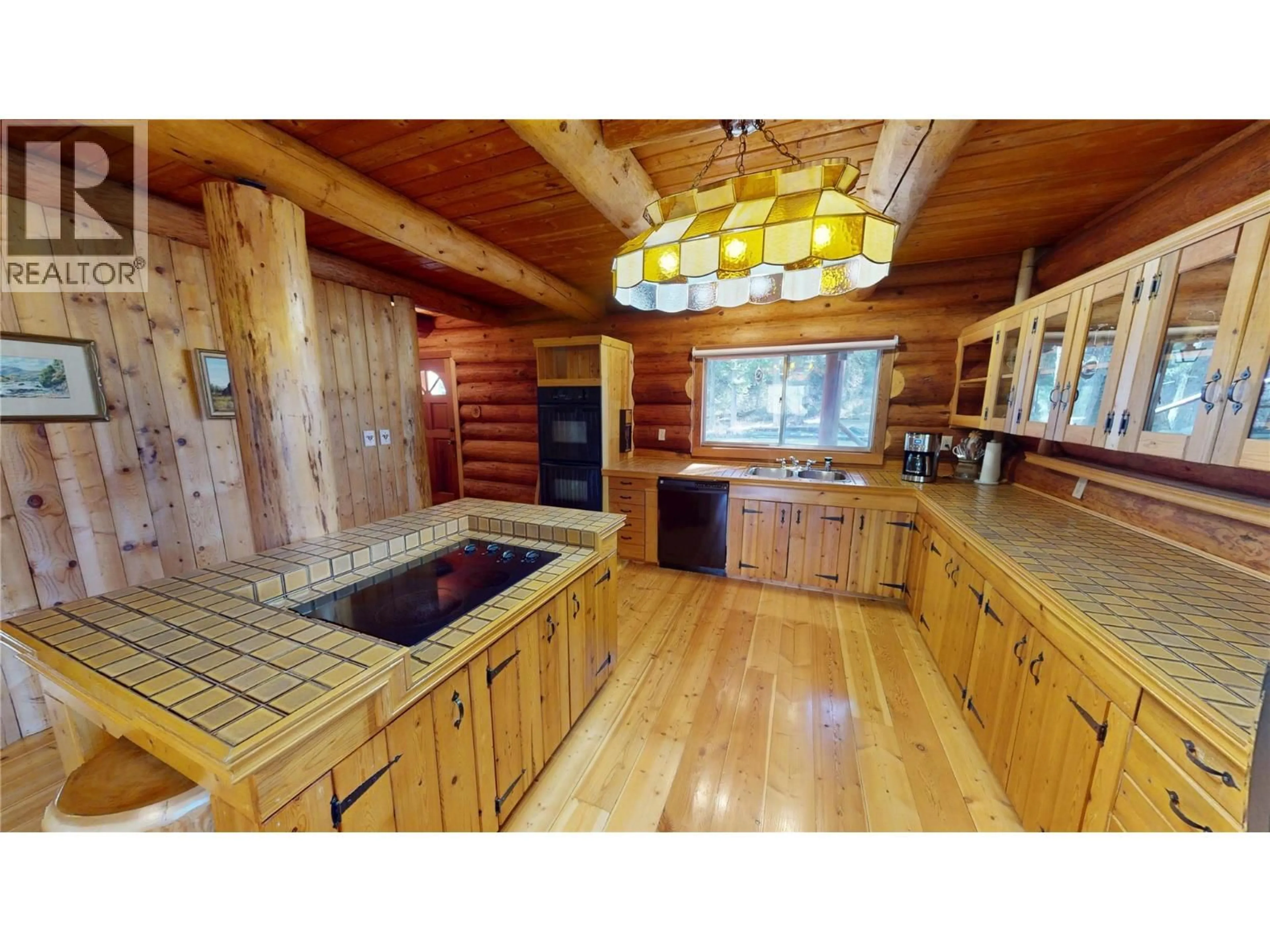 Rustic kitchen, wood/laminate floor for 4892 OGILVEY AVENUE, Fairmont Hot Springs British Columbia V0A1L1