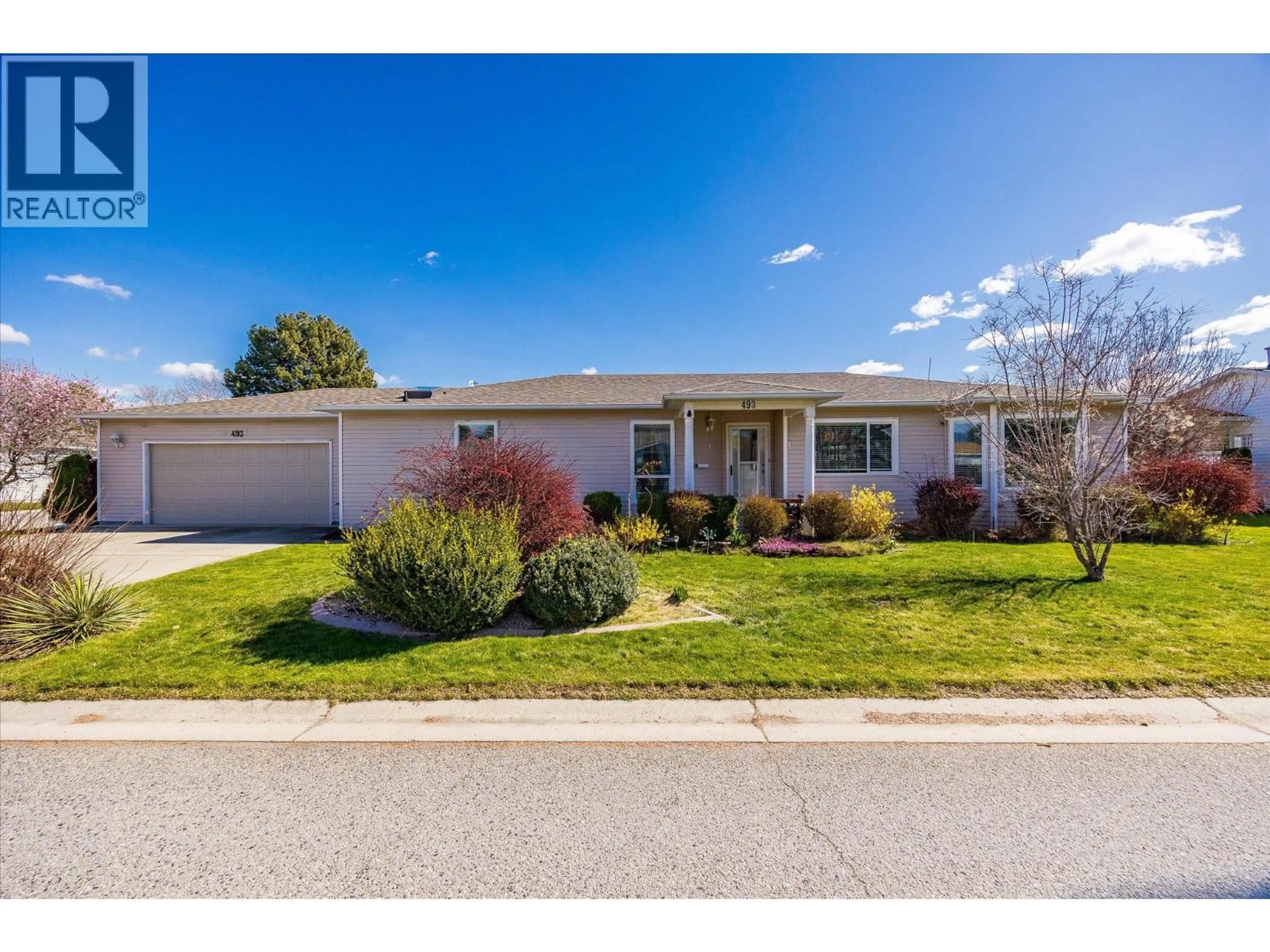 Home with vinyl exterior material, street for 493 - 1255 RAYMER AVENUE, Kelowna British Columbia V1W3S3