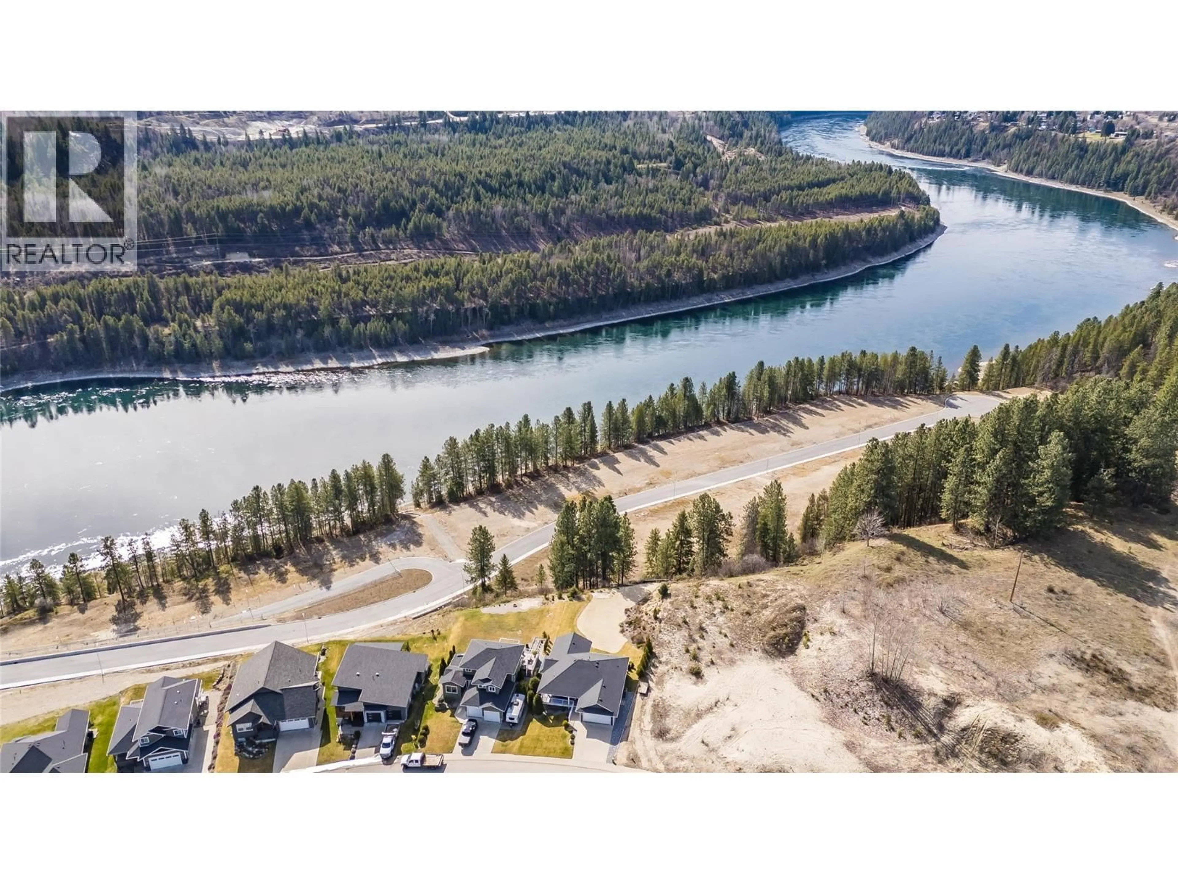 A pic from outside/outdoor area/front of a property/back of a property/a pic from drone, water/lake/river/ocean view for 3835 5TH AVENUE, Castlegar British Columbia V1N4Y5