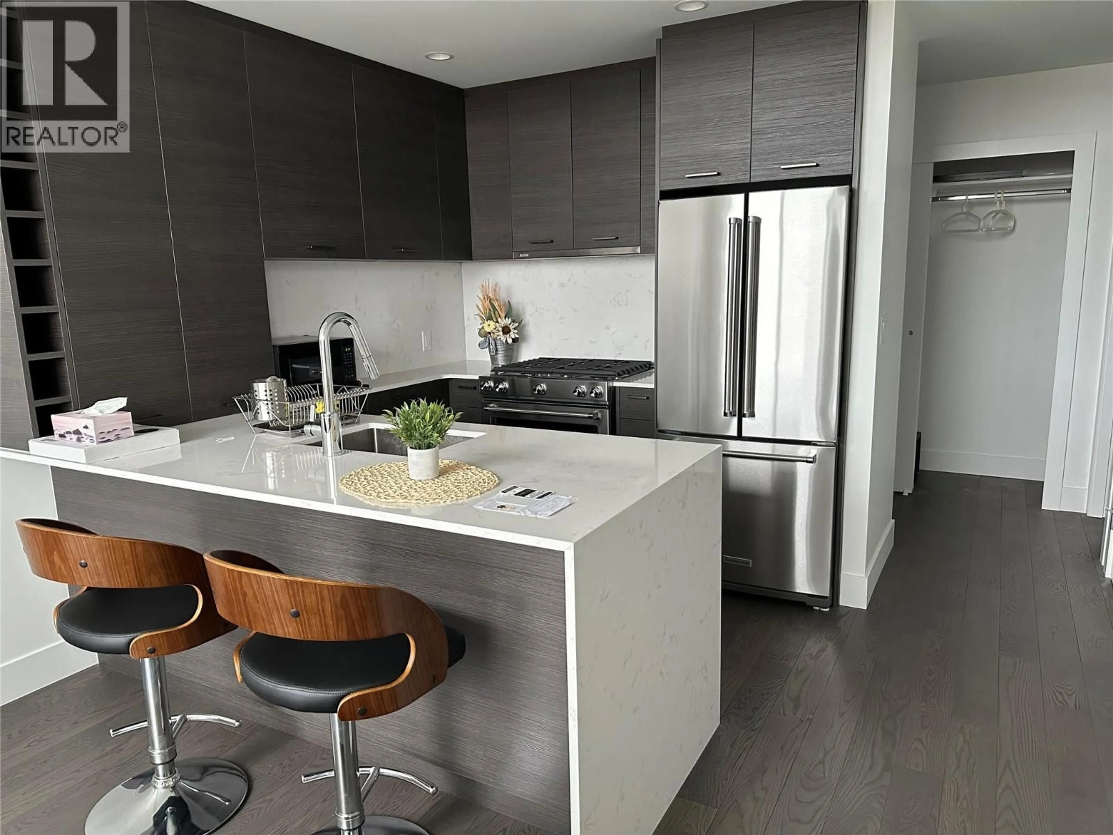 Contemporary kitchen, unknown for 1006 - 1181 SUNSET DRIVE, Kelowna British Columbia V1Y0L4