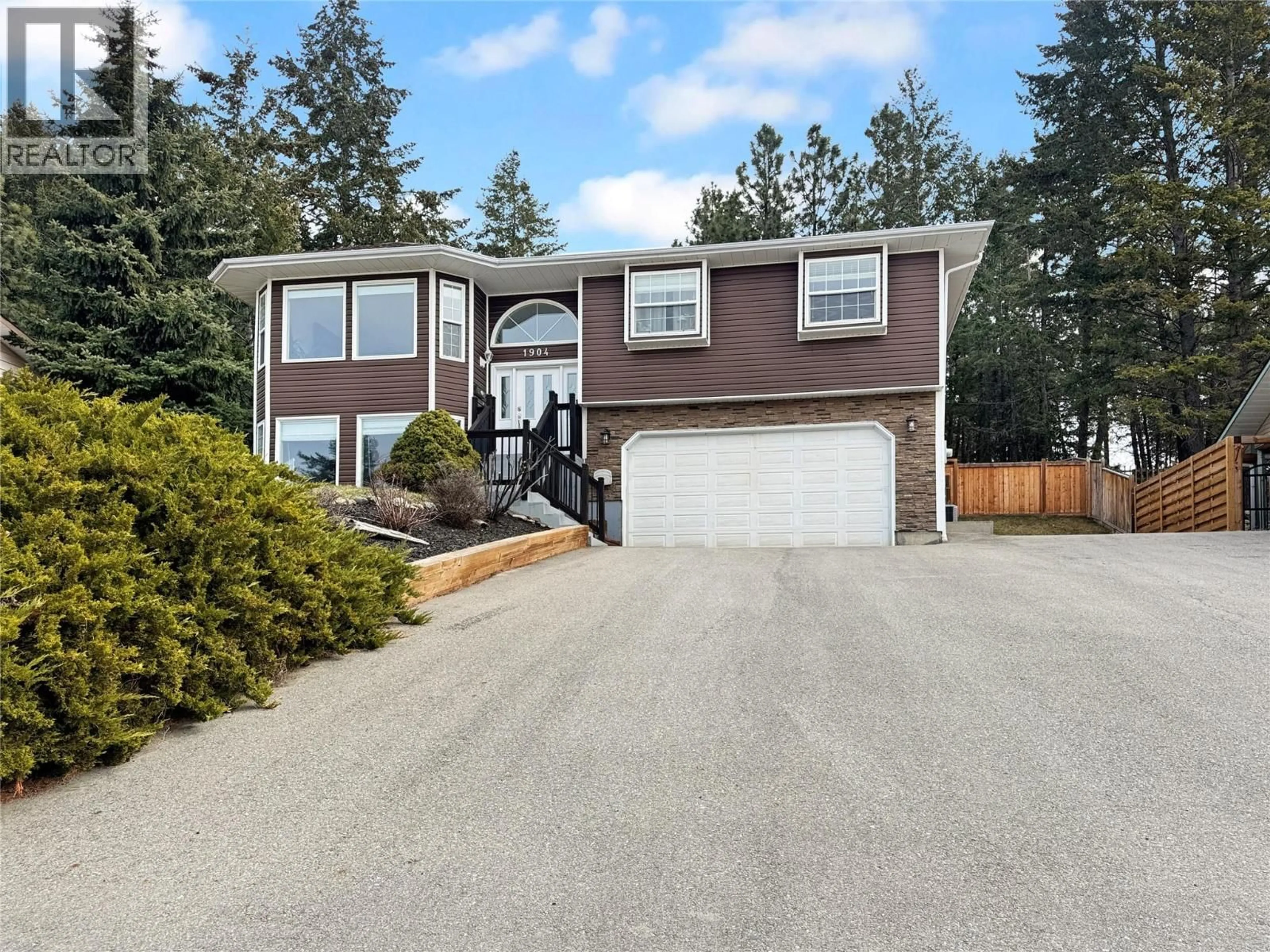 Home with vinyl exterior material, unknown for 1904 MT NELSON CRESCENT, Cranbrook British Columbia V1C5T7