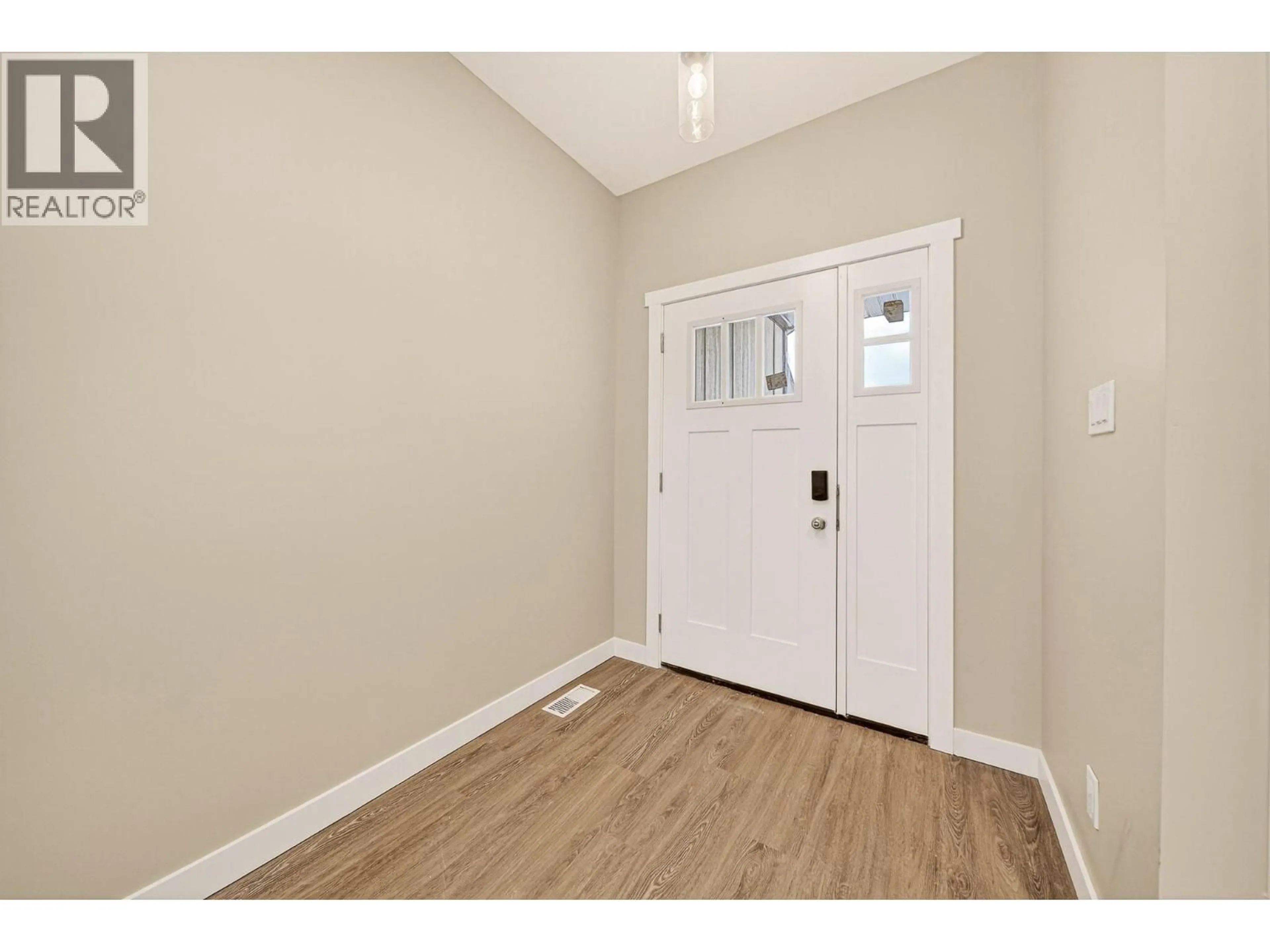 Indoor entryway for 2252 BLACK HAWK DRIVE, Sparwood British Columbia V0B2G2
