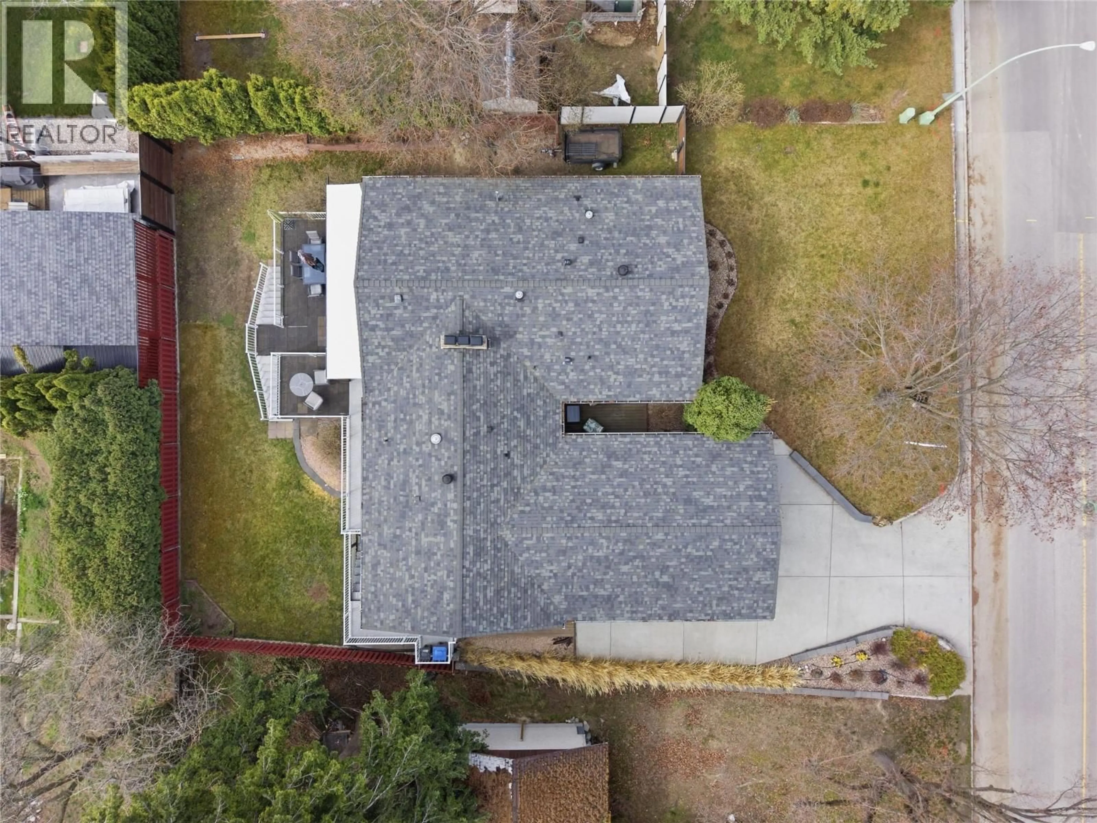 A pic from outside/outdoor area/front of a property/back of a property/a pic from drone, street for 1641 MOUNTAIN AVENUE, Kelowna British Columbia V1Y7H7