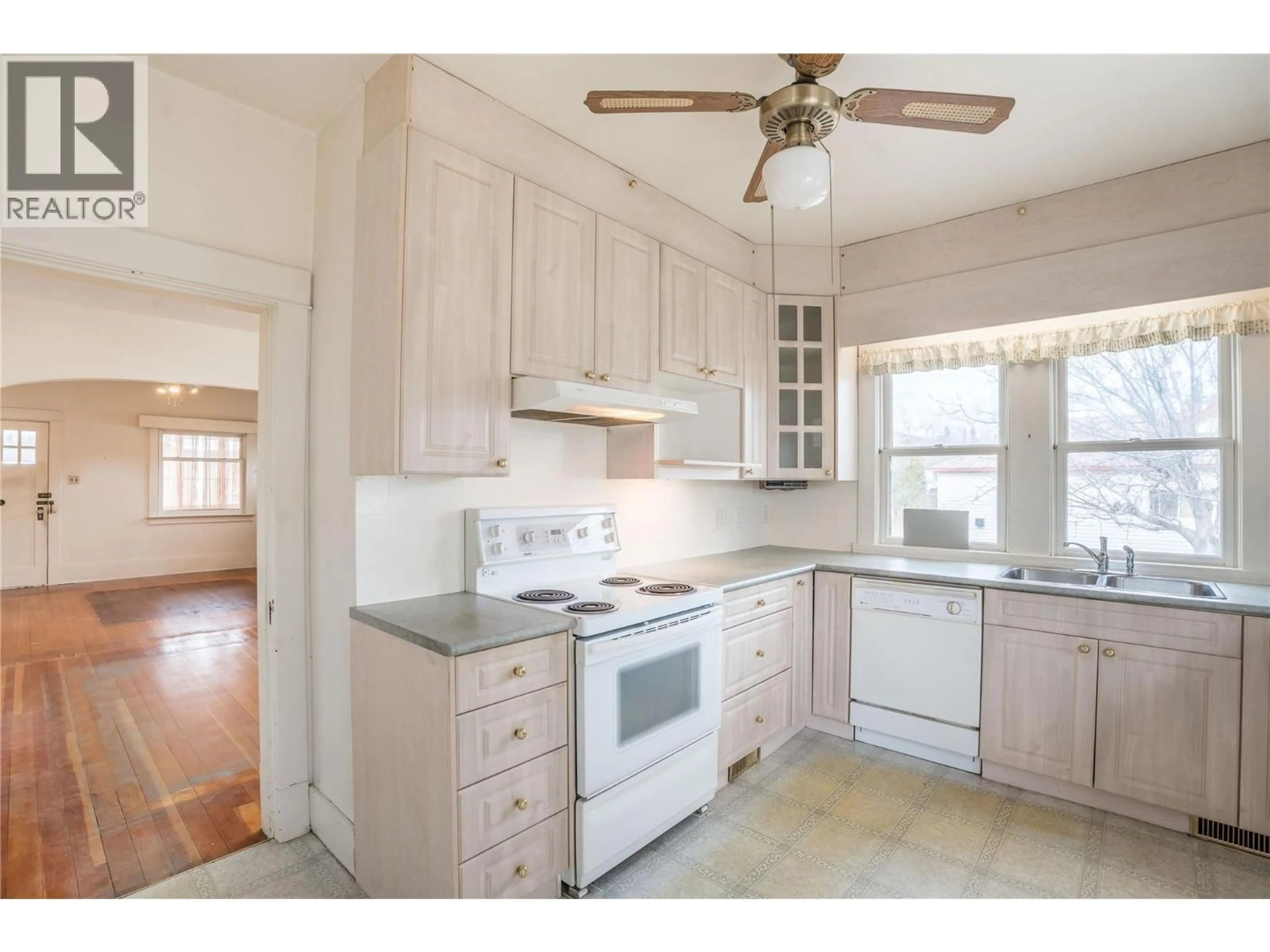 Standard kitchen, unknown for 14207 VICTORIA ROAD NORTH, Summerland British Columbia V0H1Z0