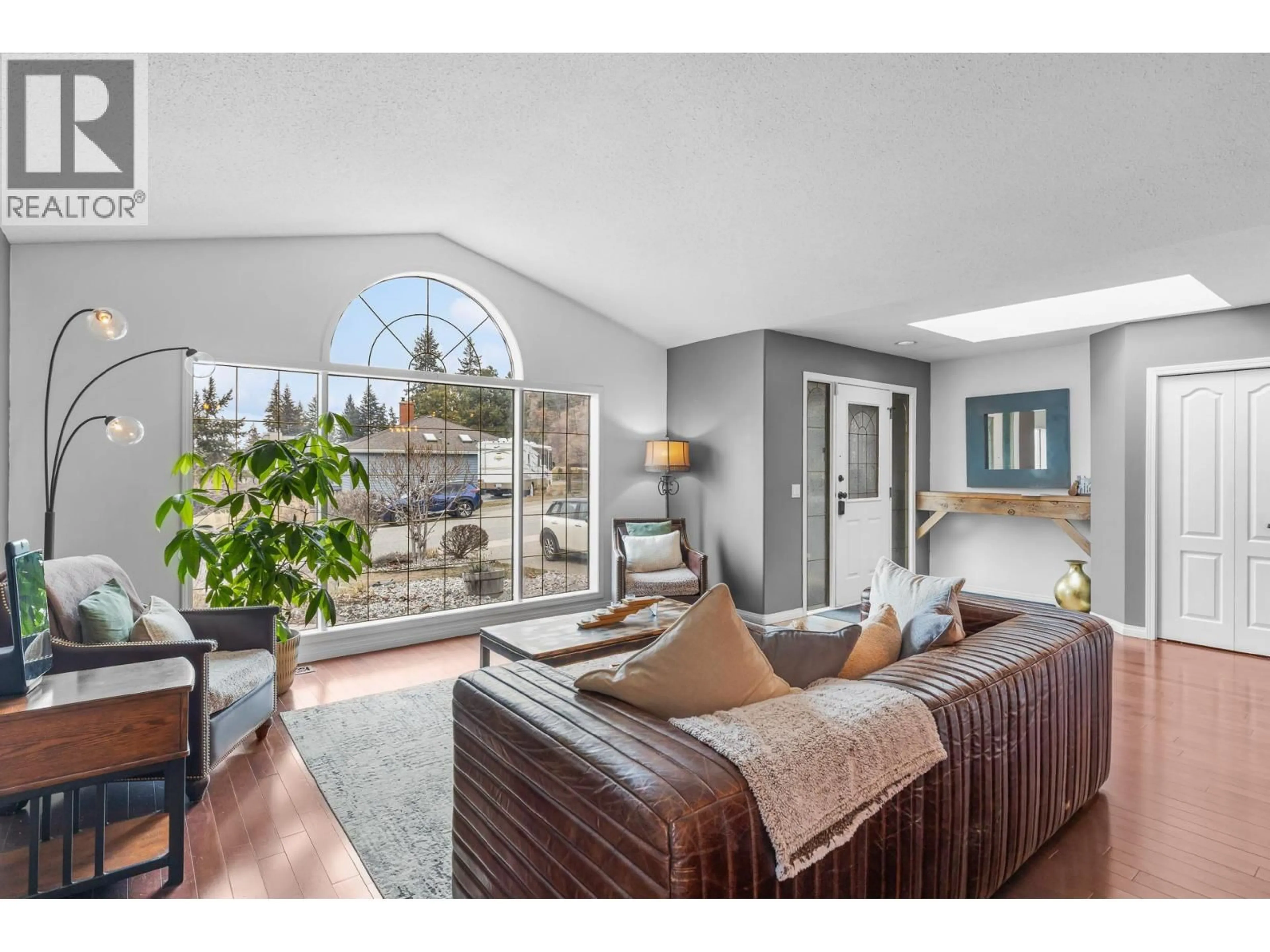 Living room with furniture, unknown for 145 MAGIC DRIVE, Kelowna British Columbia V1V1N2