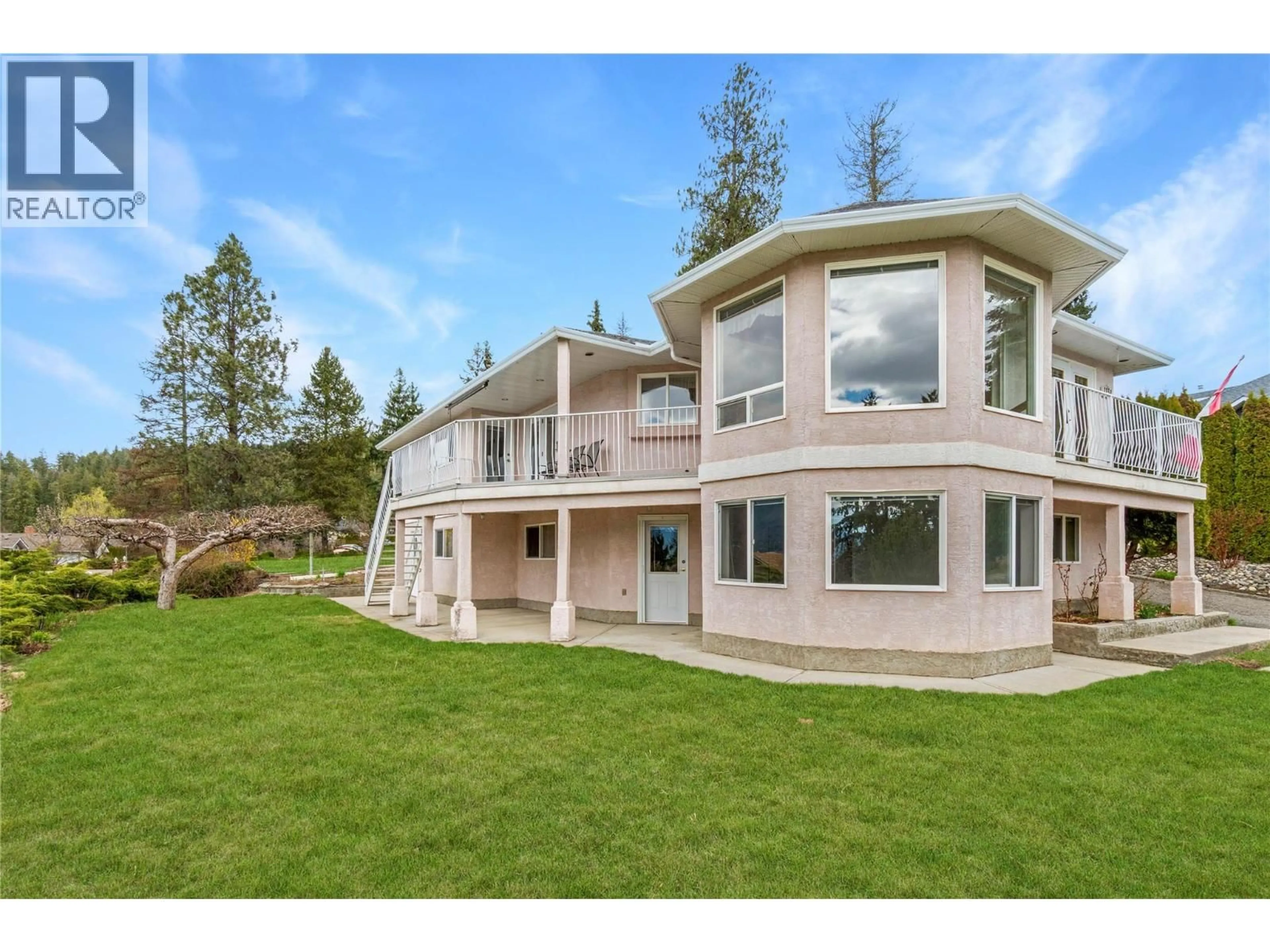 A pic from outside/outdoor area/front of a property/back of a property/a pic from drone, water/lake/river/ocean view for 1131 50 AVENUE NORTHEAST, Salmon Arm British Columbia V1E3N1