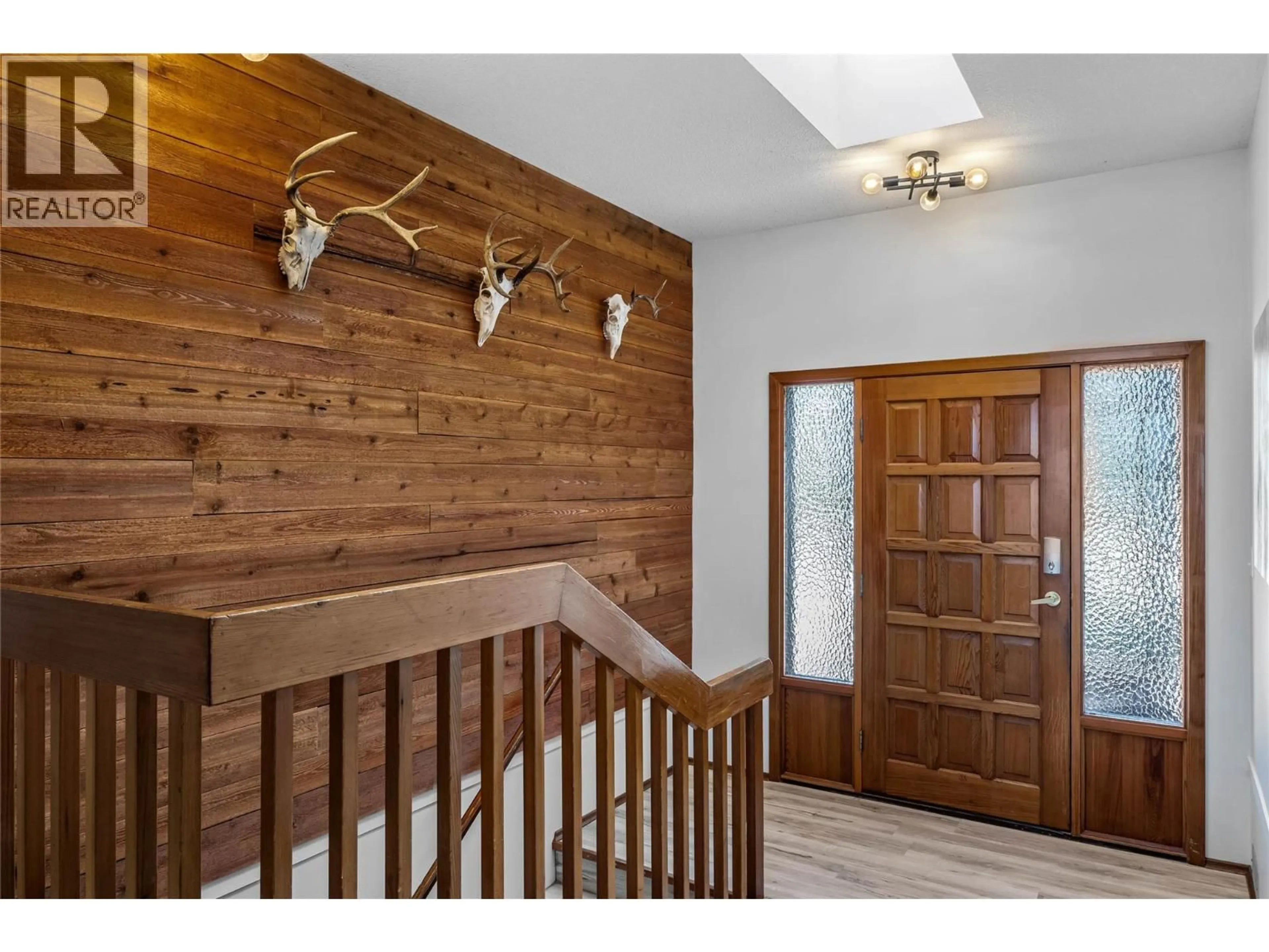 Indoor entryway for 4591 13 STREET NORTHEAST, Salmon Arm British Columbia V1E1E3