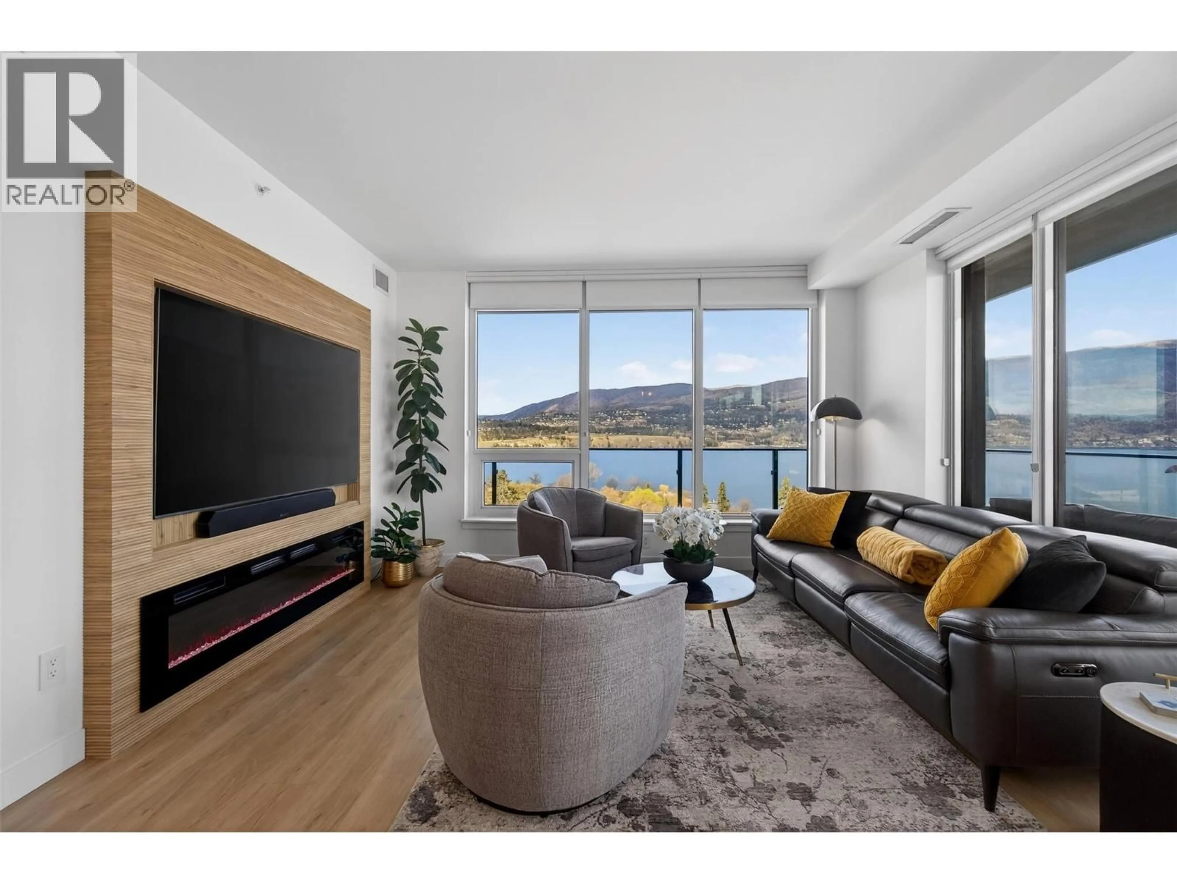 Living room with furniture, wood/laminate floor for 1308 - 238 LEON AVENUE, Kelowna British Columbia V1Y0N6