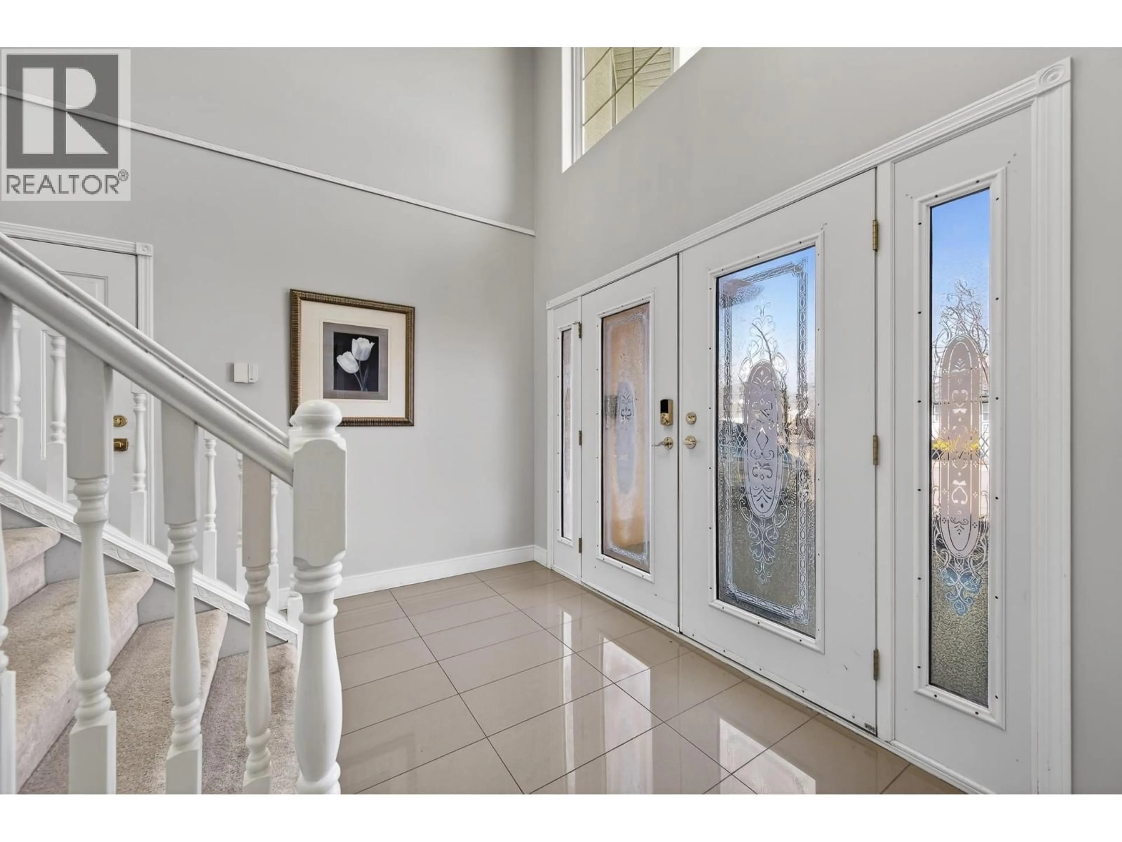 Indoor foyer for 1057 LINCOLN COURT, Kamloops British Columbia V2B8L5