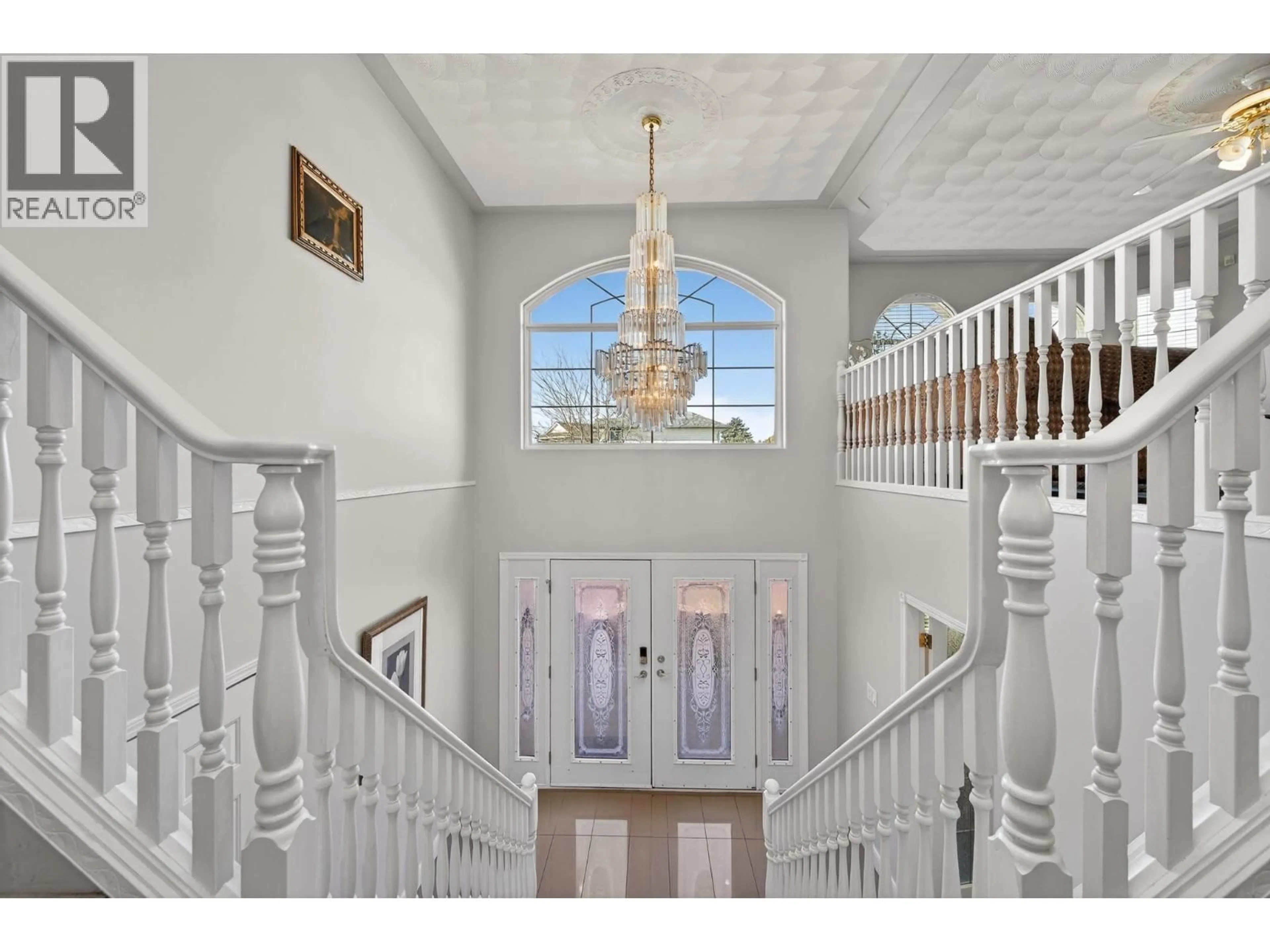 Indoor foyer for 1057 LINCOLN COURT, Kamloops British Columbia V2B8L5