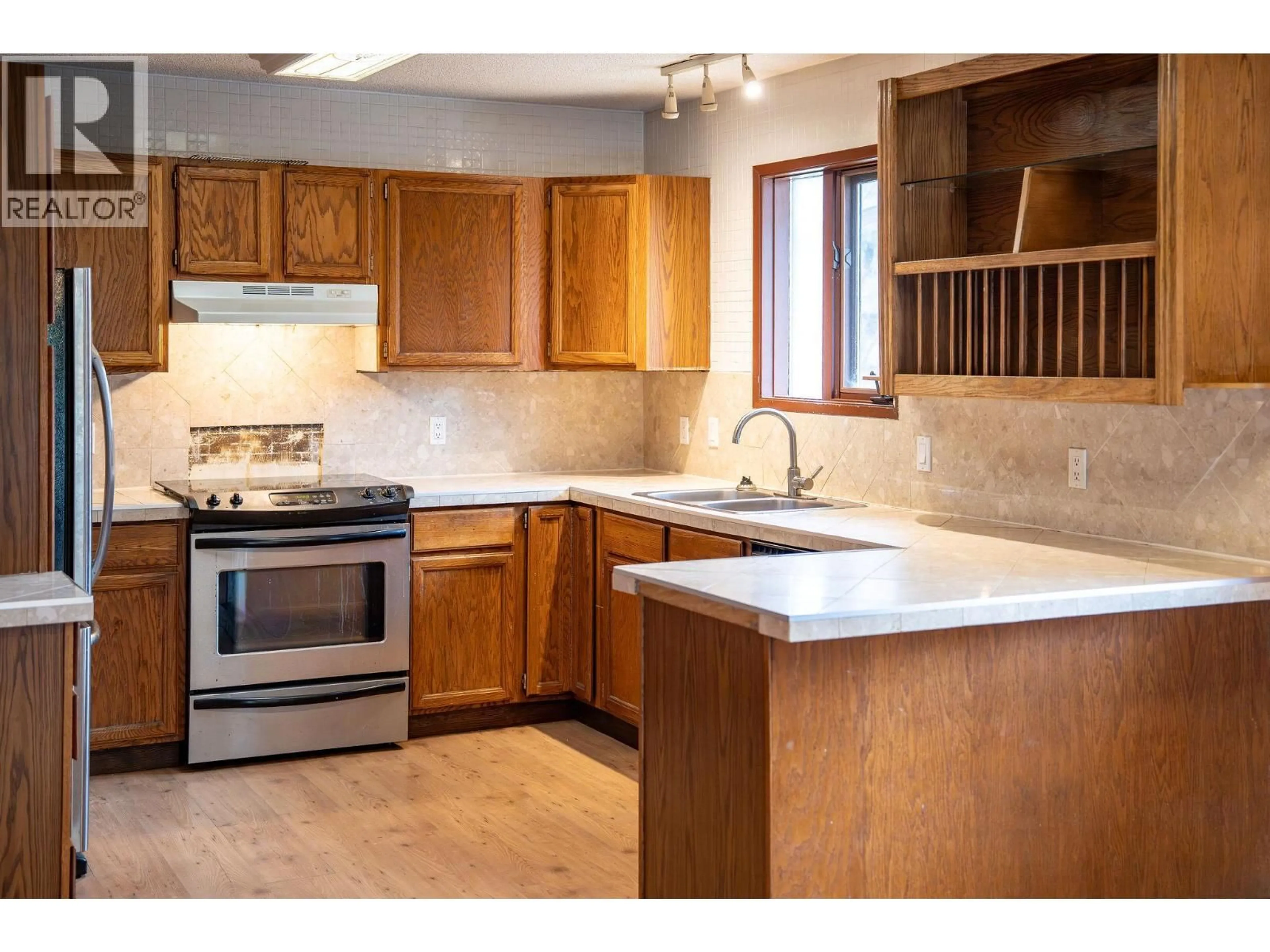 Standard kitchen, unknown for 1616 DOGWOOD DRIVE, Revelstoke British Columbia V0E2S1