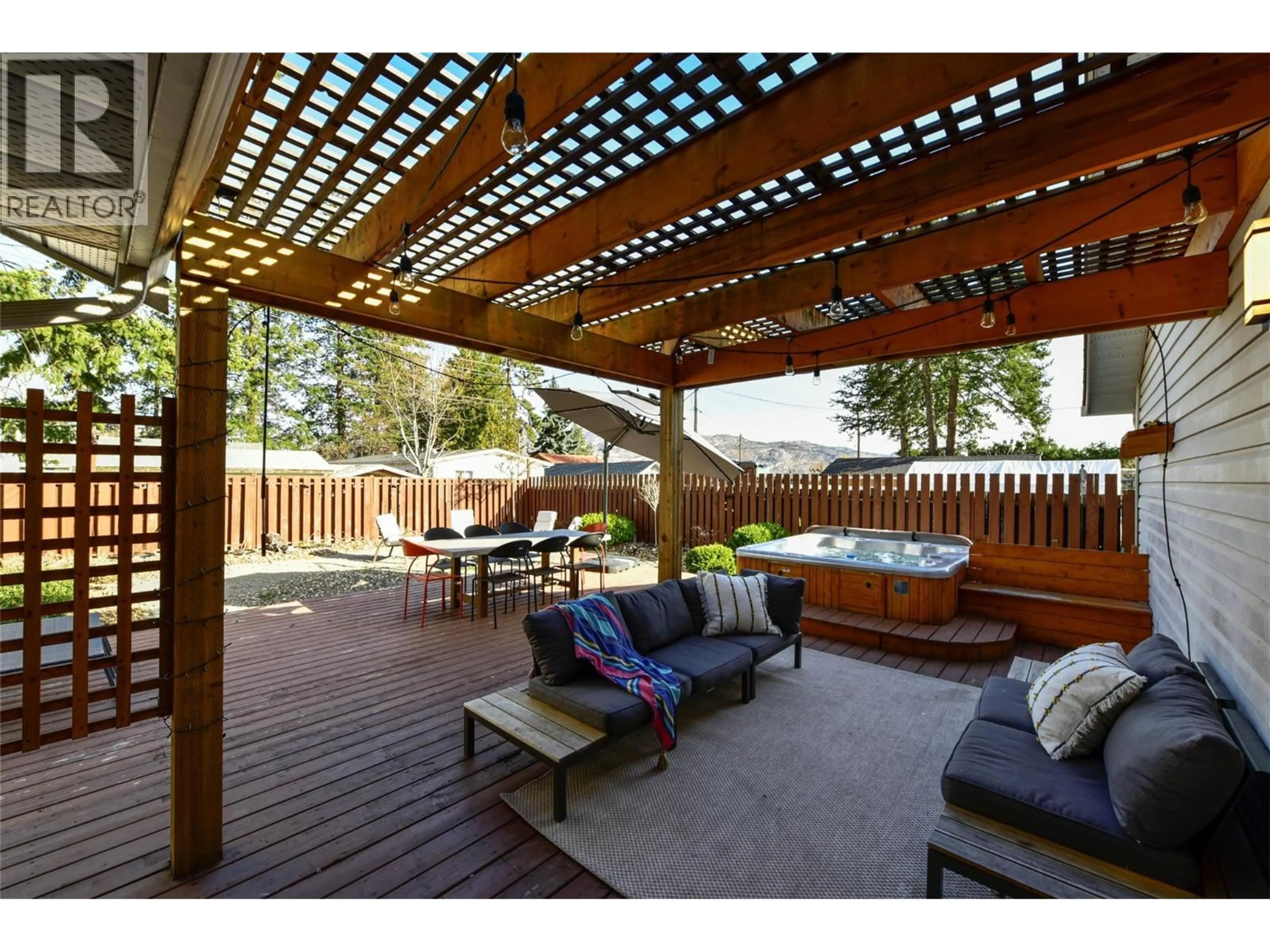 Patio, street for 4311 11TH STREET, Peachland British Columbia V0H1X6