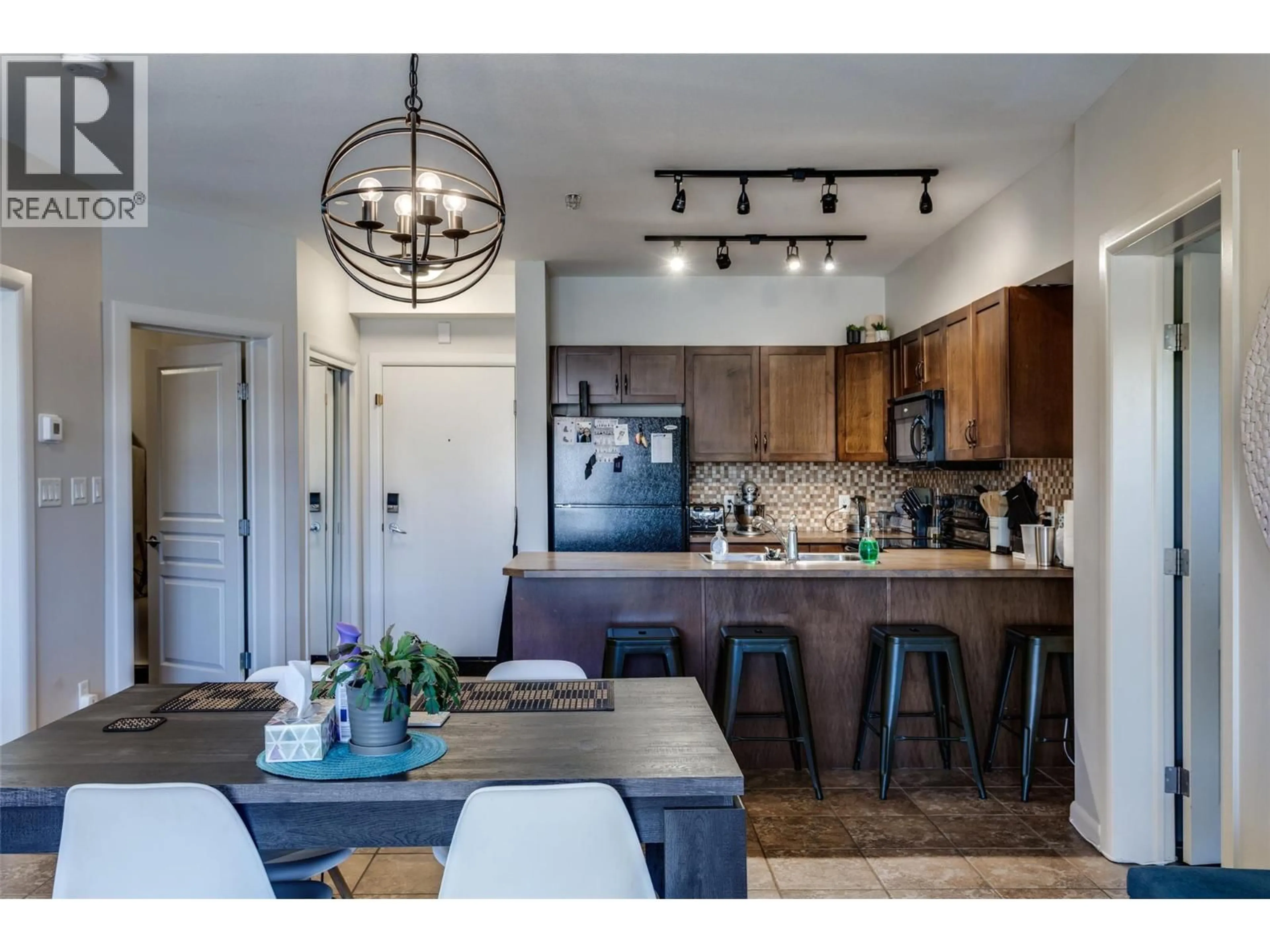 Open concept kitchen, ceramic/tile floor for 314 - 654 COOK ROAD, Kelowna British Columbia V1W3G7