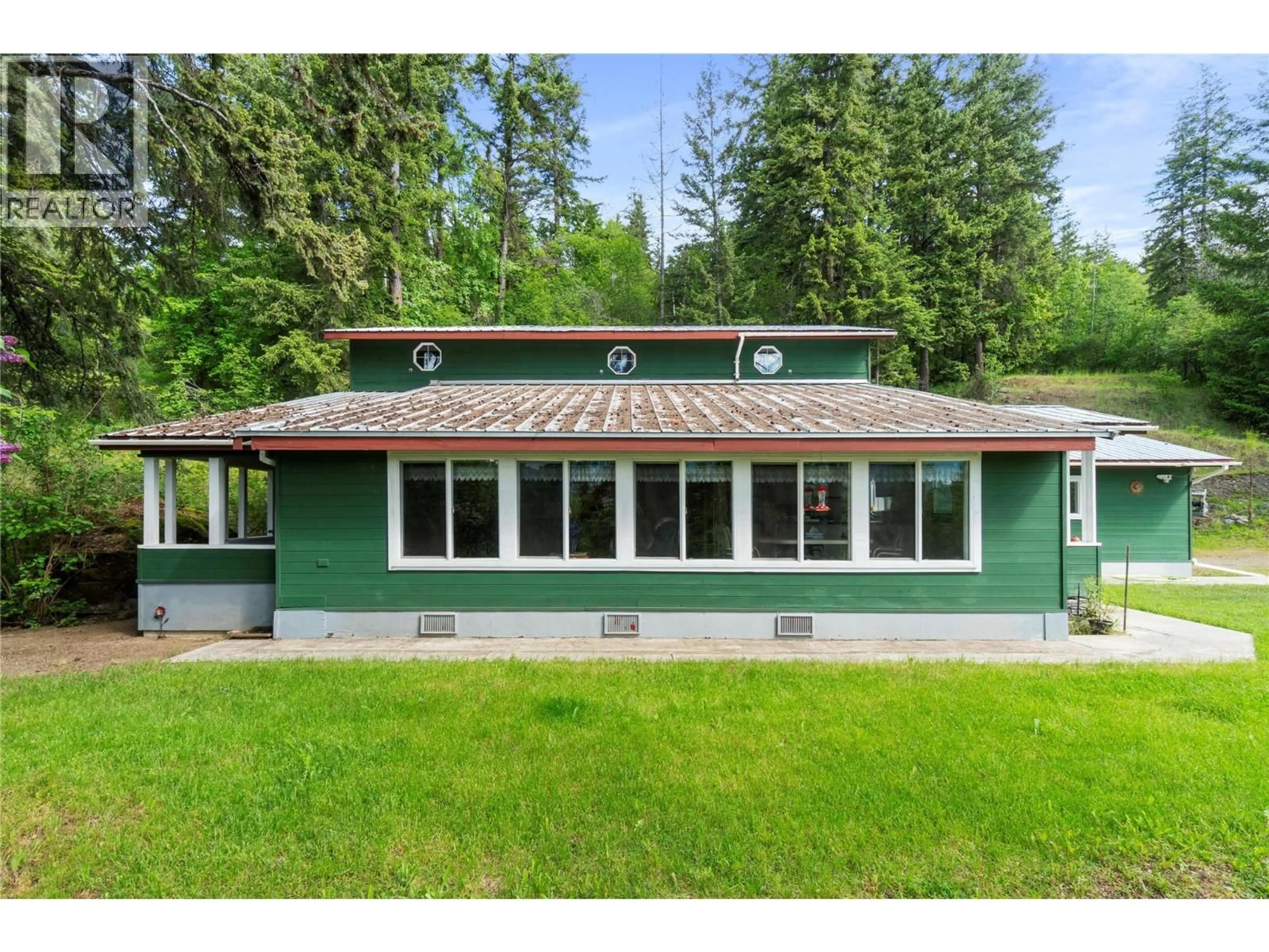 Home with vinyl exterior material, unknown for 6497 LINDSAY ROAD, Magna Bay British Columbia V0E1M7