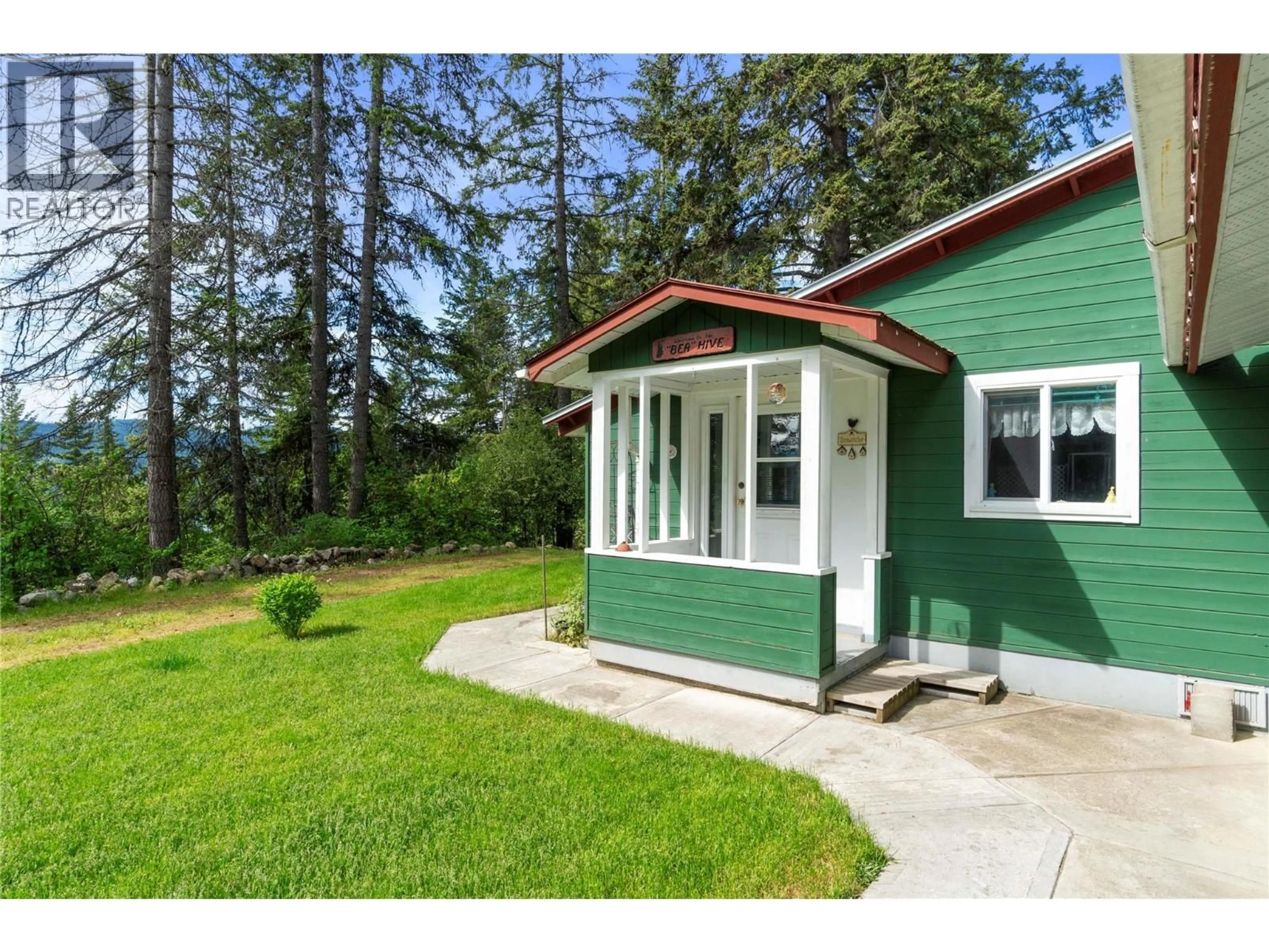 Home with vinyl exterior material, unknown for 6497 LINDSAY ROAD, Magna Bay British Columbia V0E1M7