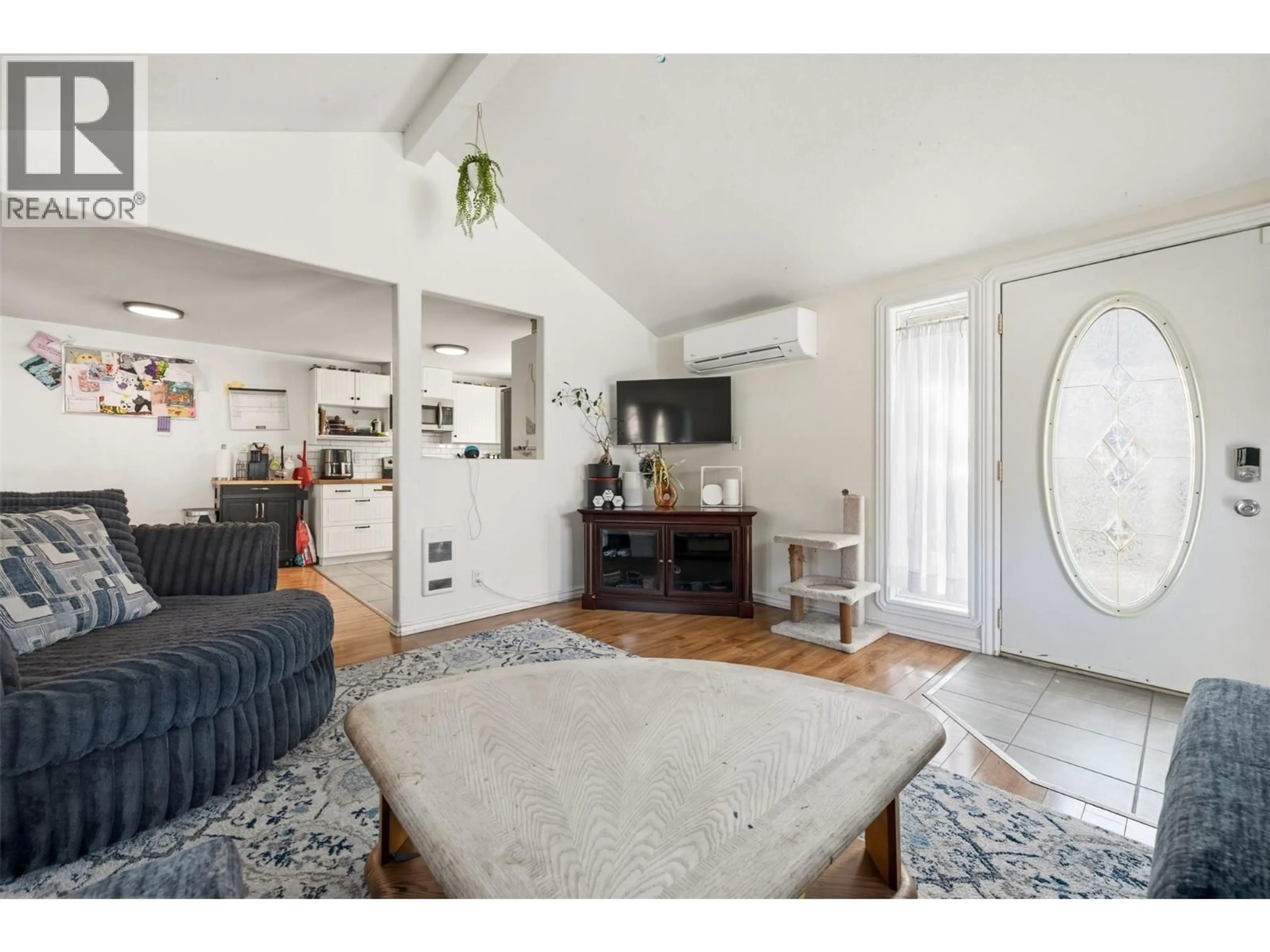 Living room with furniture, unknown for 410 10TH AVENUE, Keremeos British Columbia V0X1N3