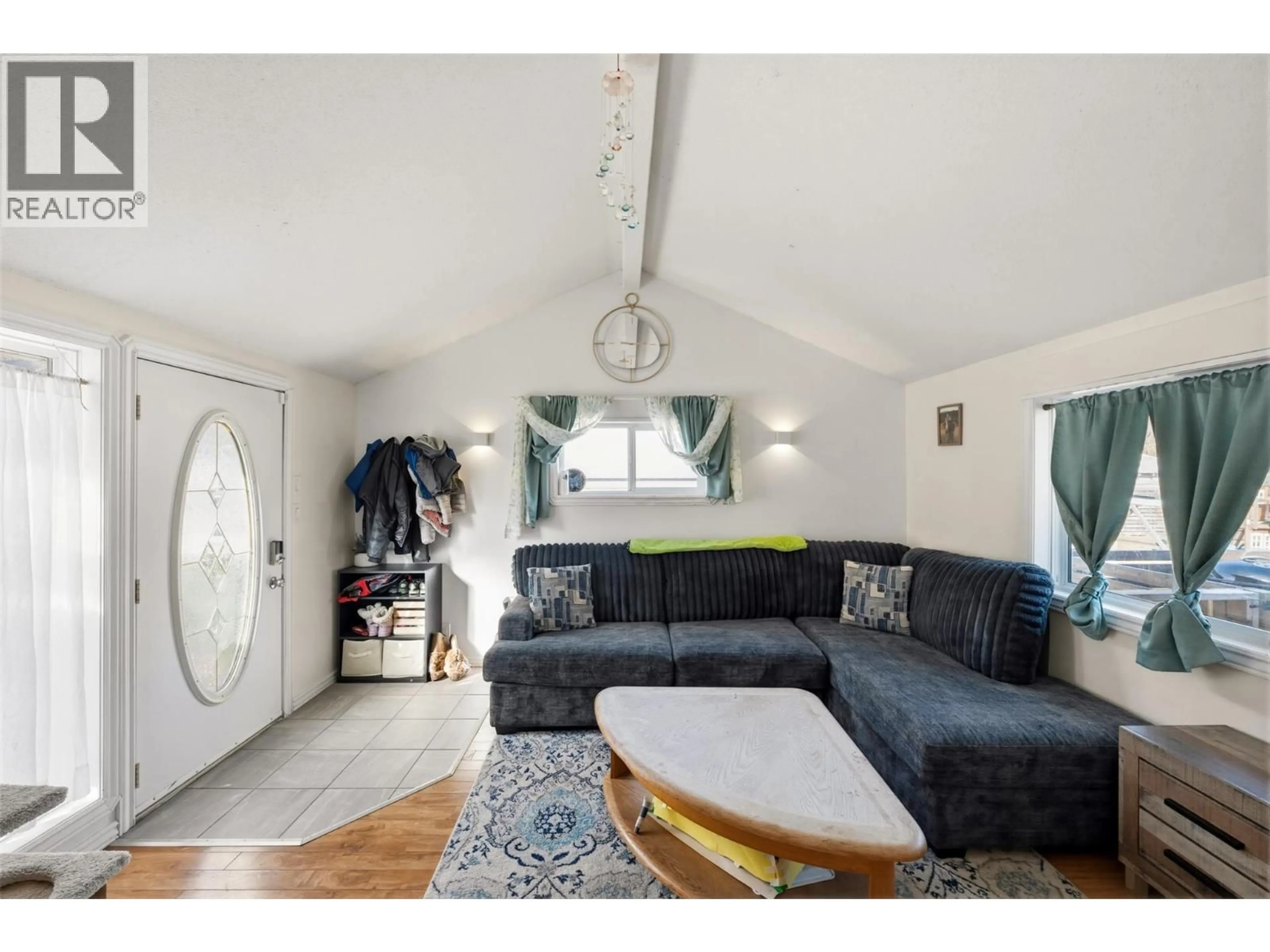 Living room with furniture, unknown for 410 10TH AVENUE, Keremeos British Columbia V0X1N3