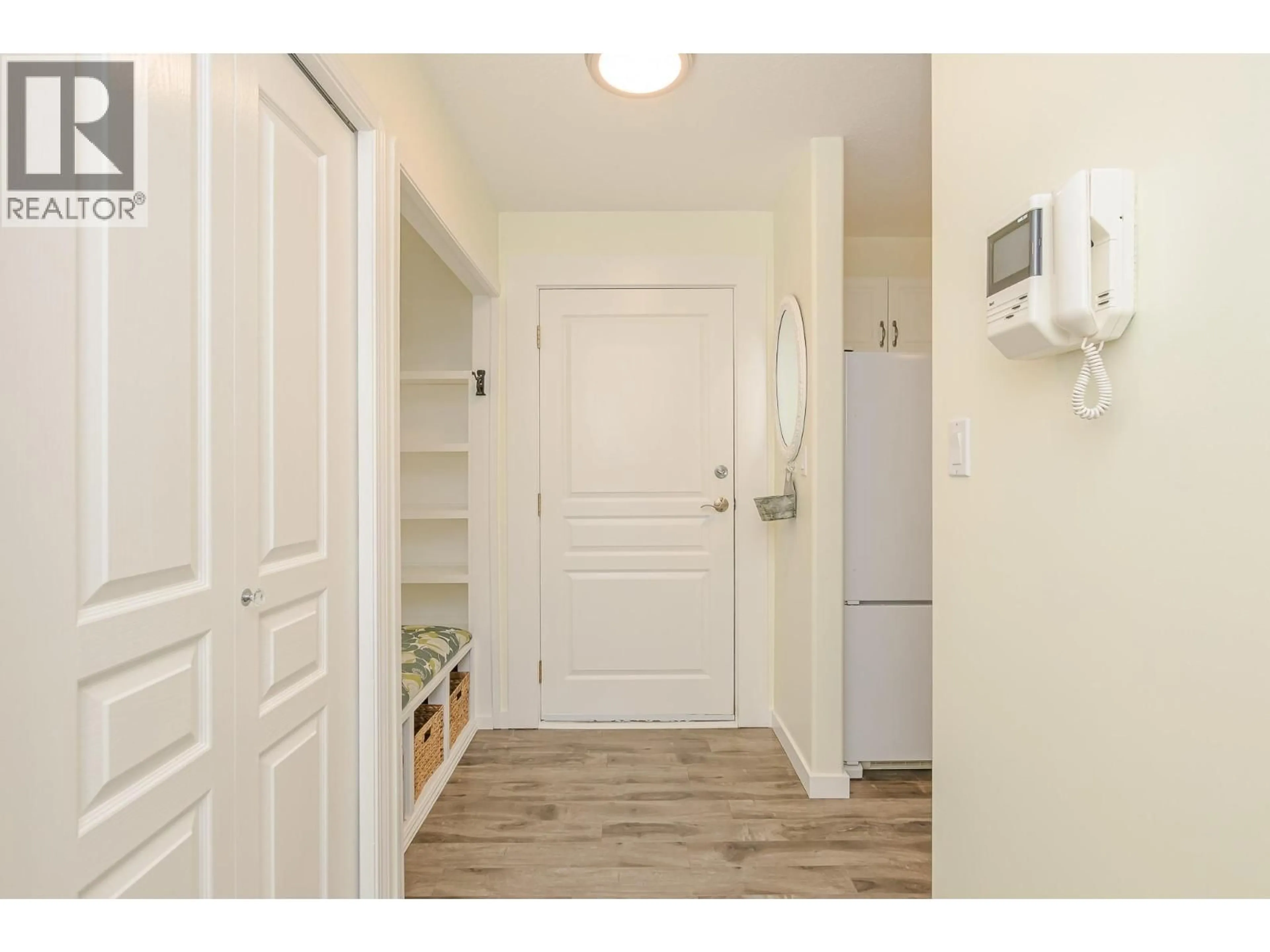 Indoor entryway for 45 - 303 REGENT AVENUE, Enderby British Columbia V0E1V2