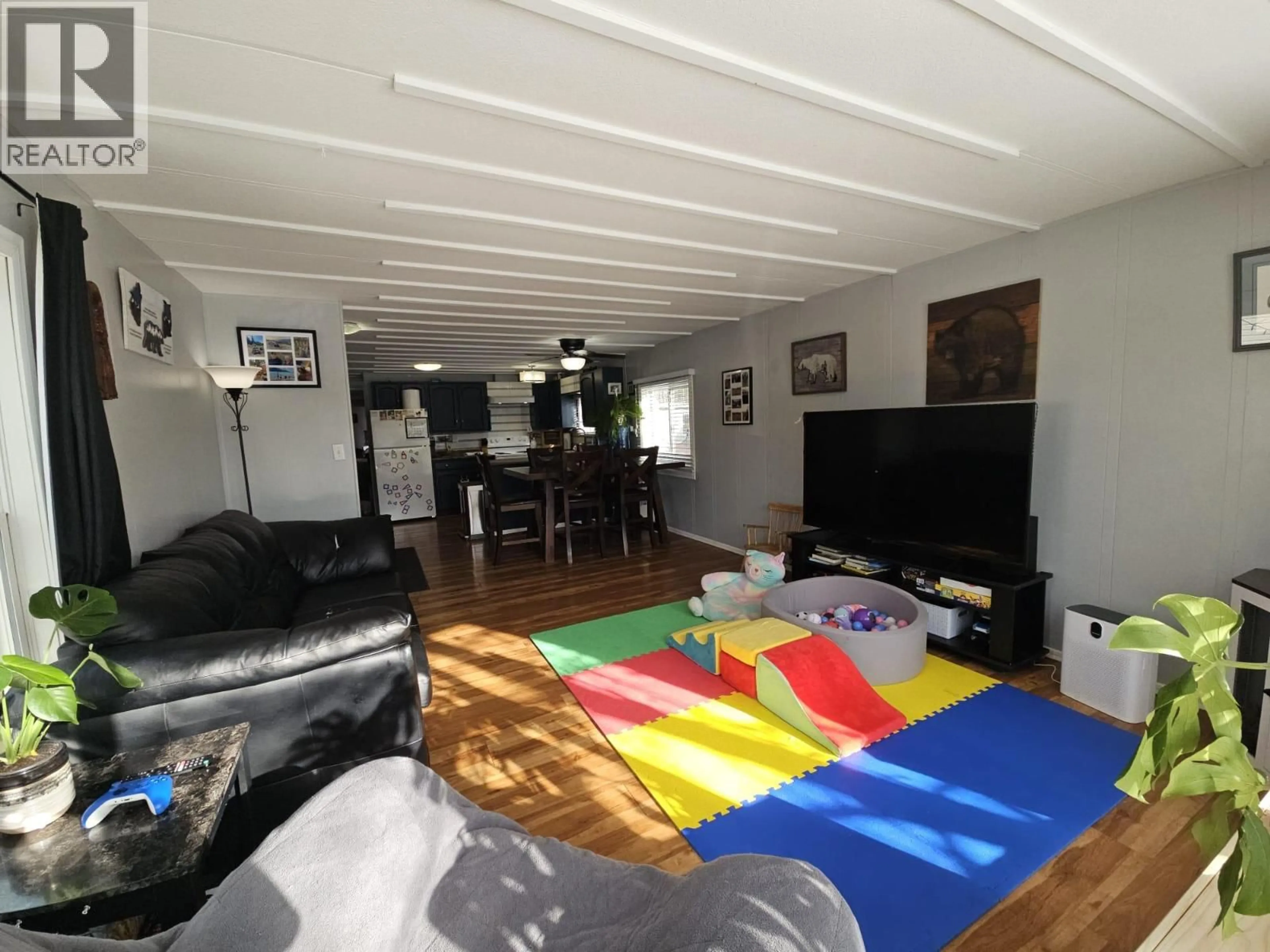 A pic of a room for 5256 45 STREET SOUTHEAST, Chetwynd British Columbia V0C1J0