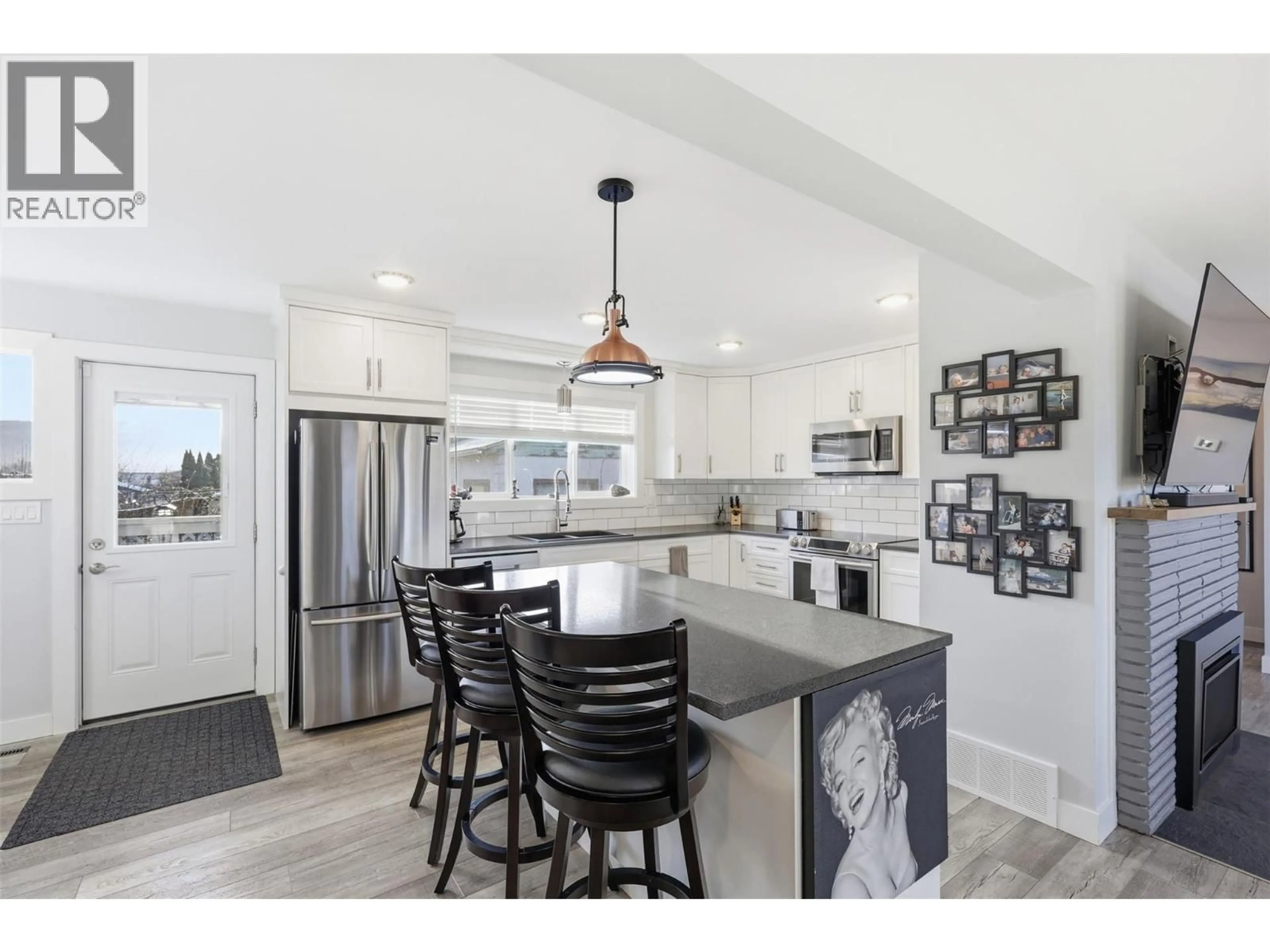 Open concept kitchen, unknown for 146 ASPEN STREET, Kamloops British Columbia V2B1K2