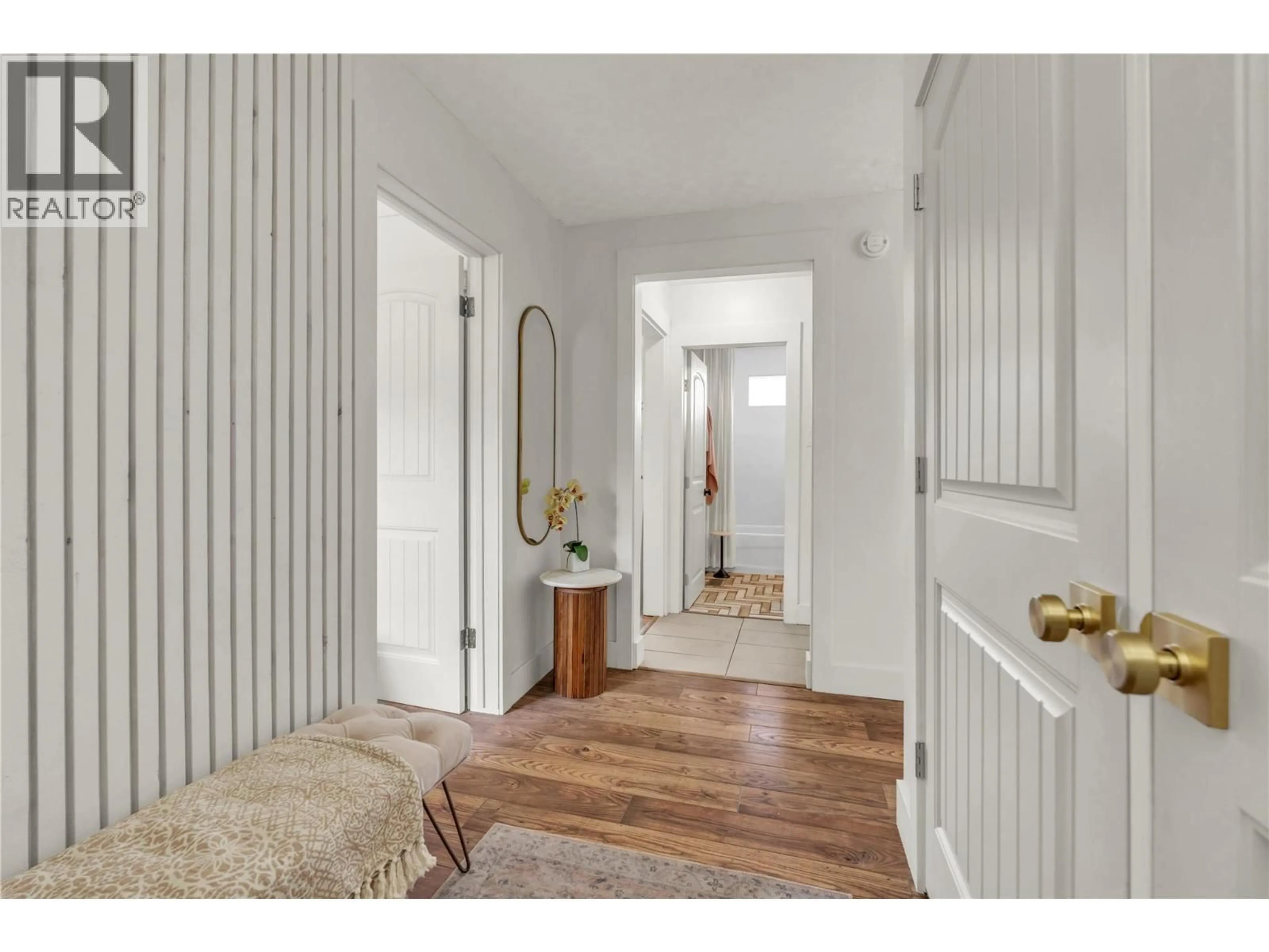 Indoor entryway for 1119 KILWINNING STREET, Penticton British Columbia V2A4N9