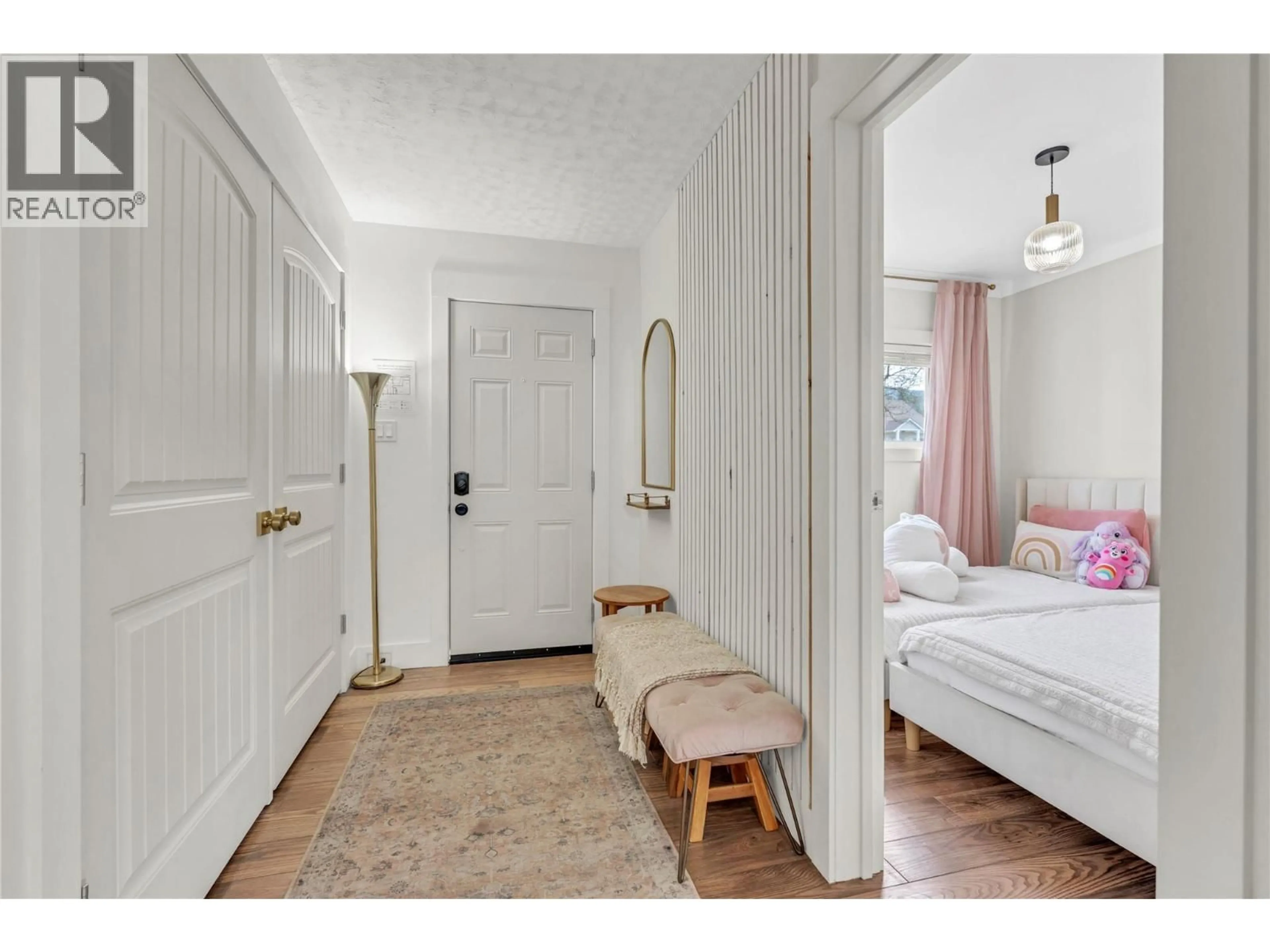 Indoor entryway for 1119 KILWINNING STREET, Penticton British Columbia V2A4N9