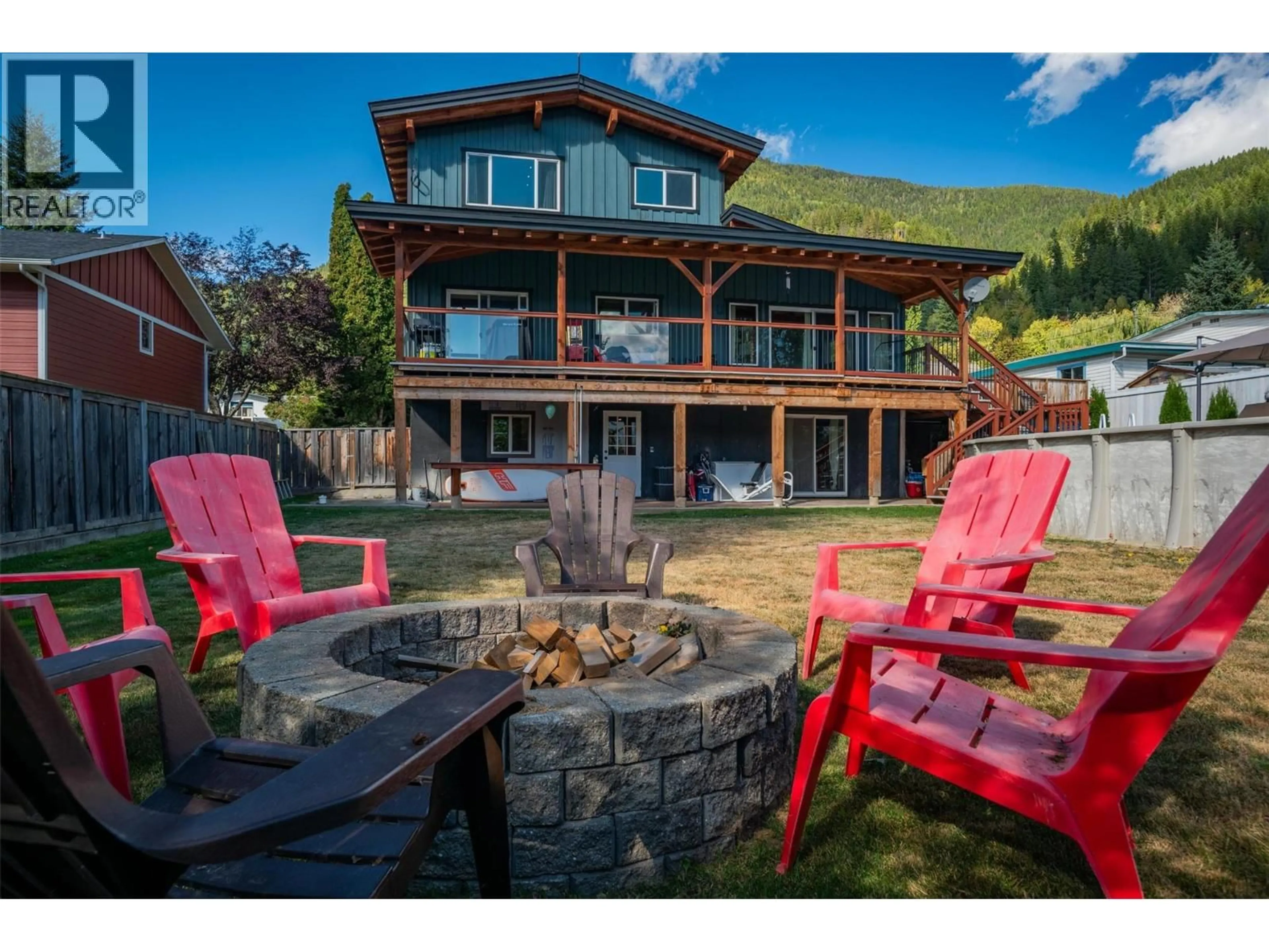 Patio, water/lake/river/ocean view for 422 VIEW STREET, Kaslo British Columbia V0G1M0