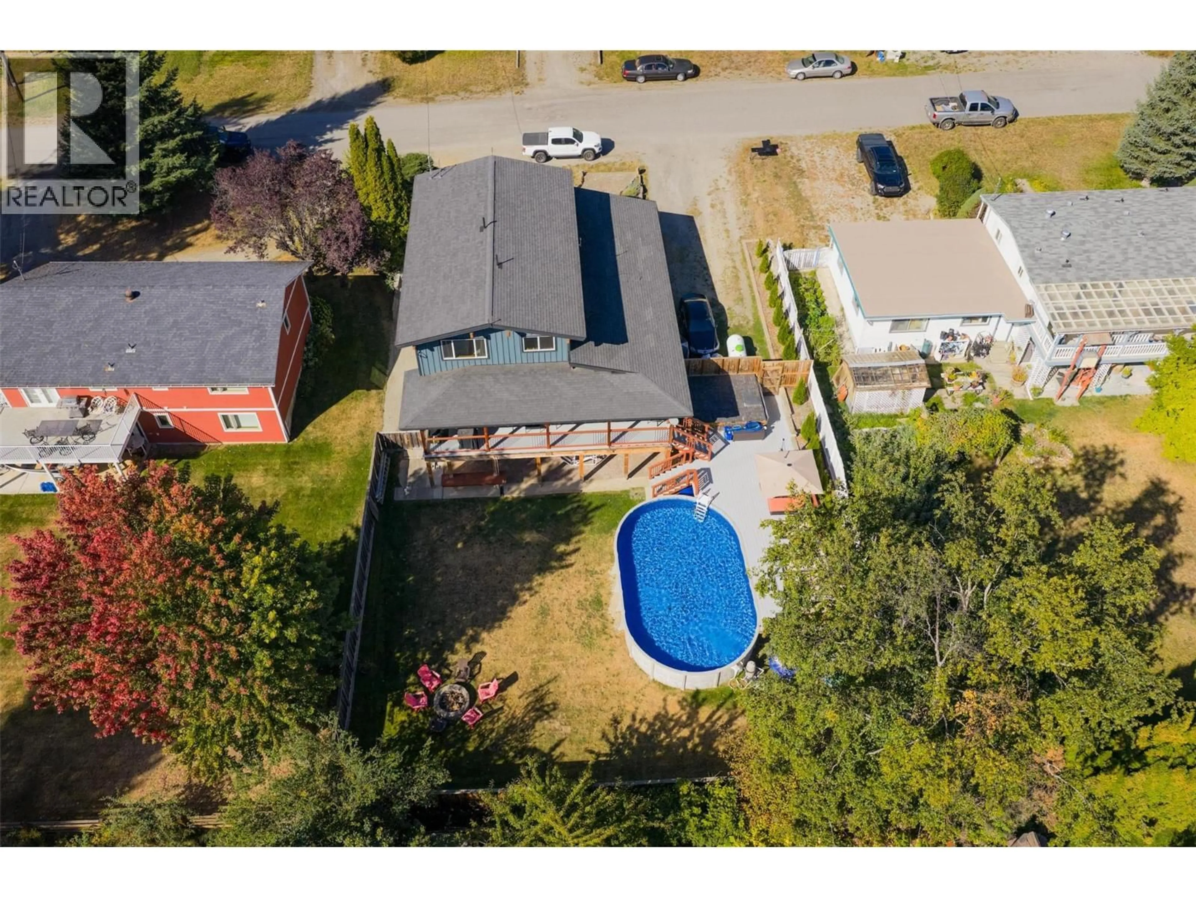 A pic from outside/outdoor area/front of a property/back of a property/a pic from drone, unknown for 422 VIEW STREET, Kaslo British Columbia V0G1M0