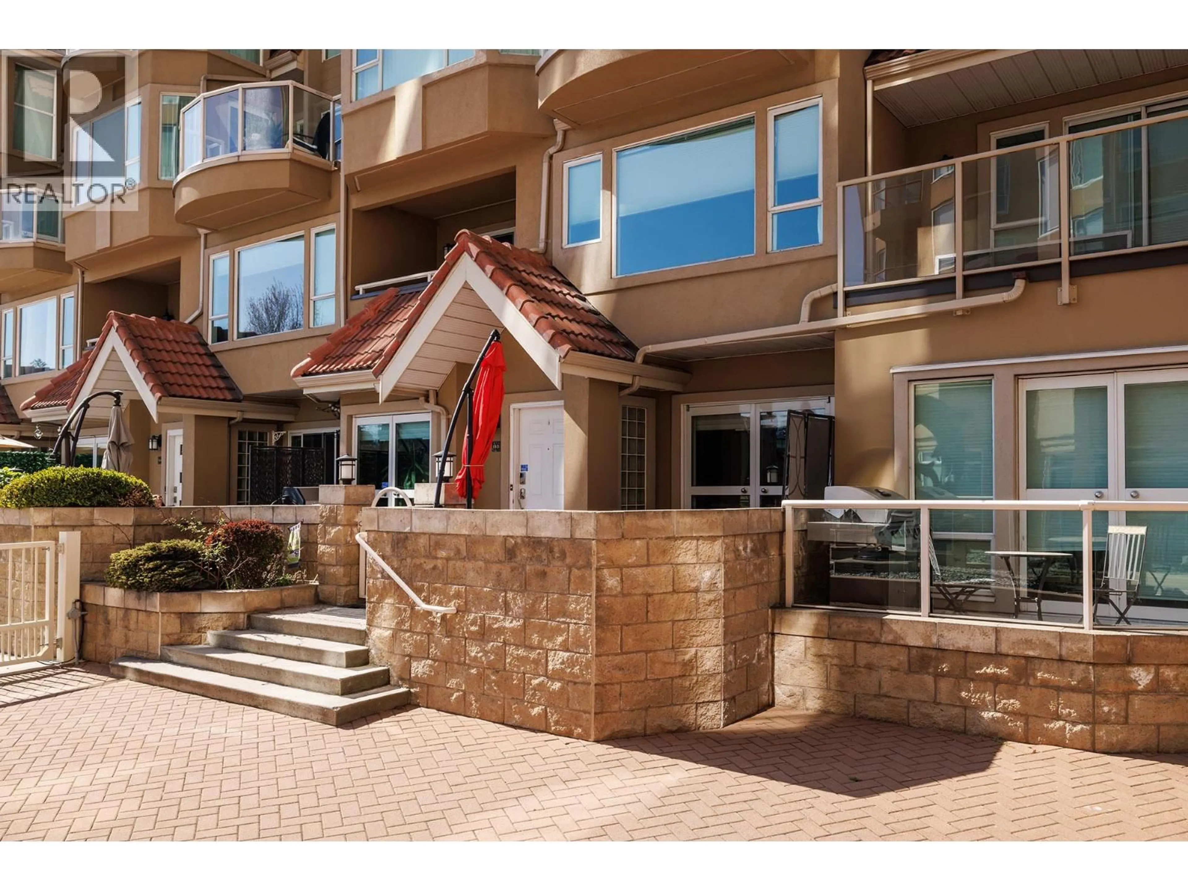 Indoor foyer for 113 - 1156 SUNSET DRIVE, Kelowna British Columbia V1Y9W1