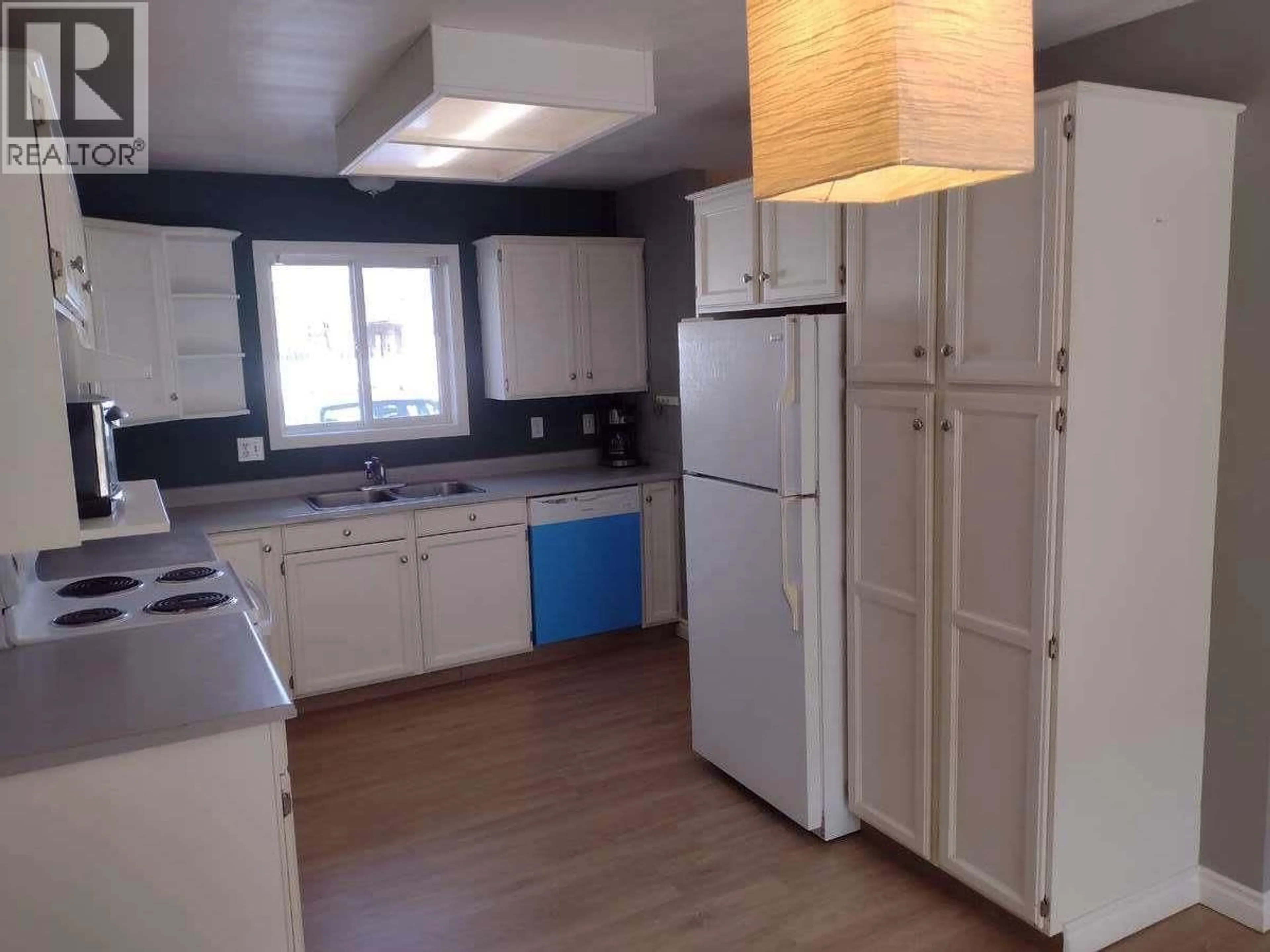 Standard kitchen, unknown for 102 - 940 OAKVILLE STREET, Penticton British Columbia V2A8J6