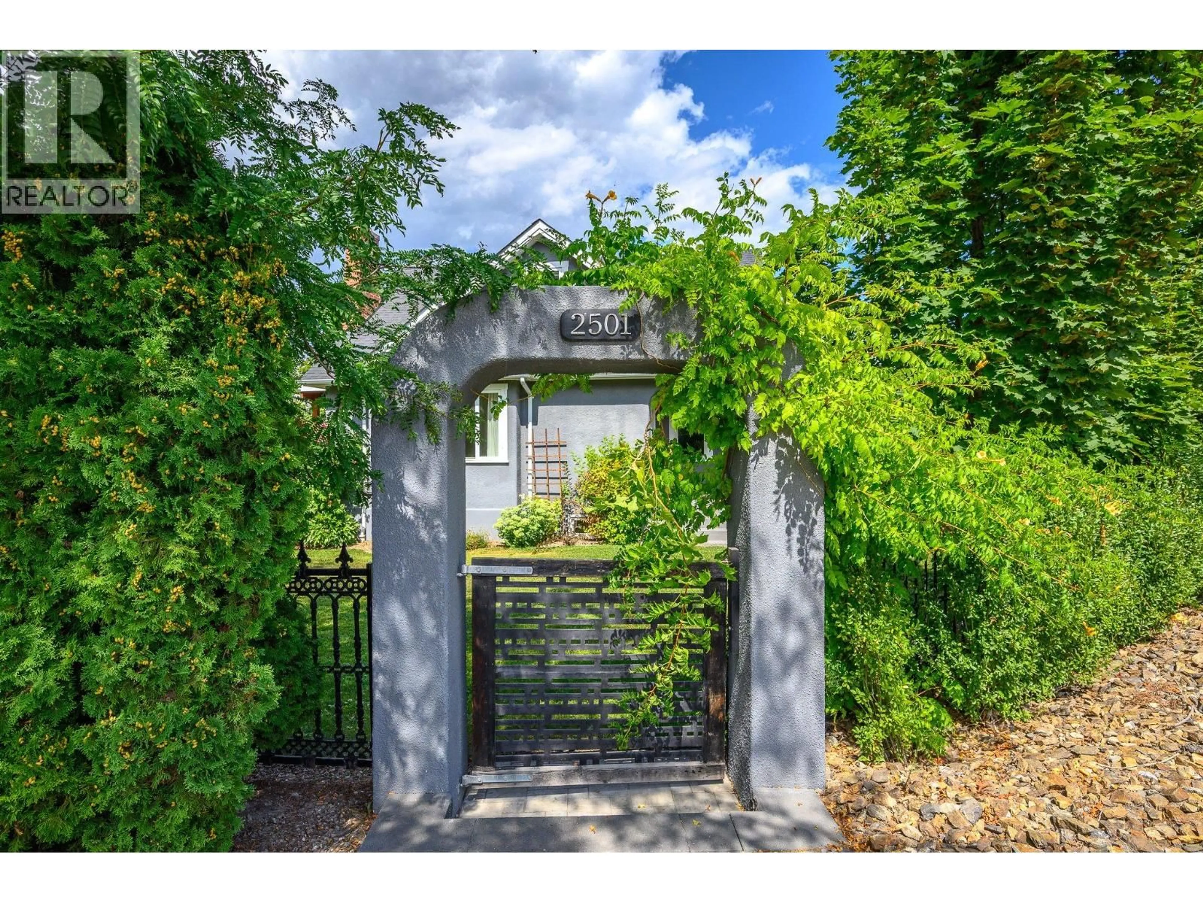 Indoor entryway for 2501 30 AVENUE, Vernon British Columbia V1T2B4