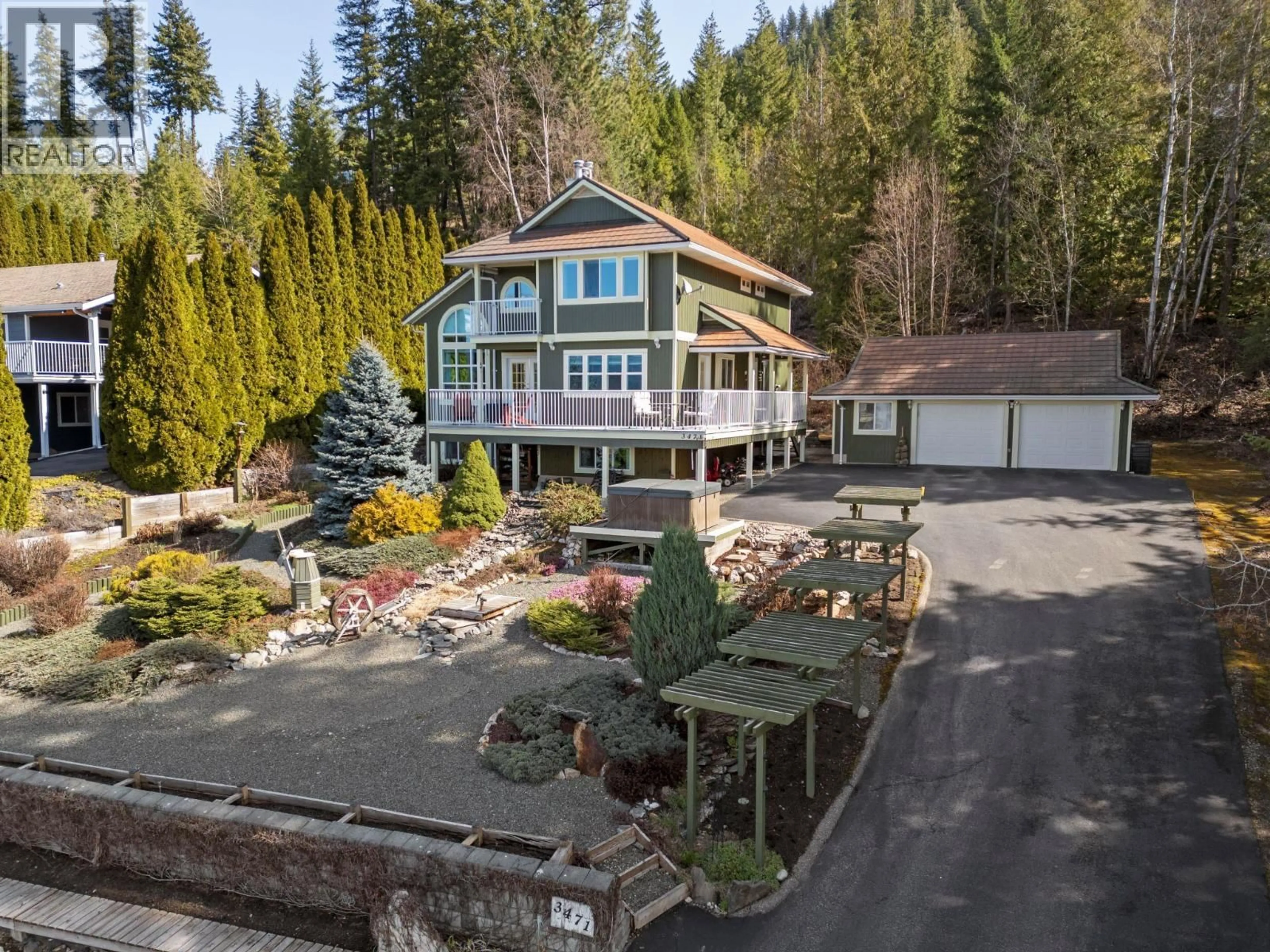 A pic from outside/outdoor area/front of a property/back of a property/a pic from drone, unknown for 3471 MCBRIDE ROAD, Blind Bay British Columbia V0E1H1