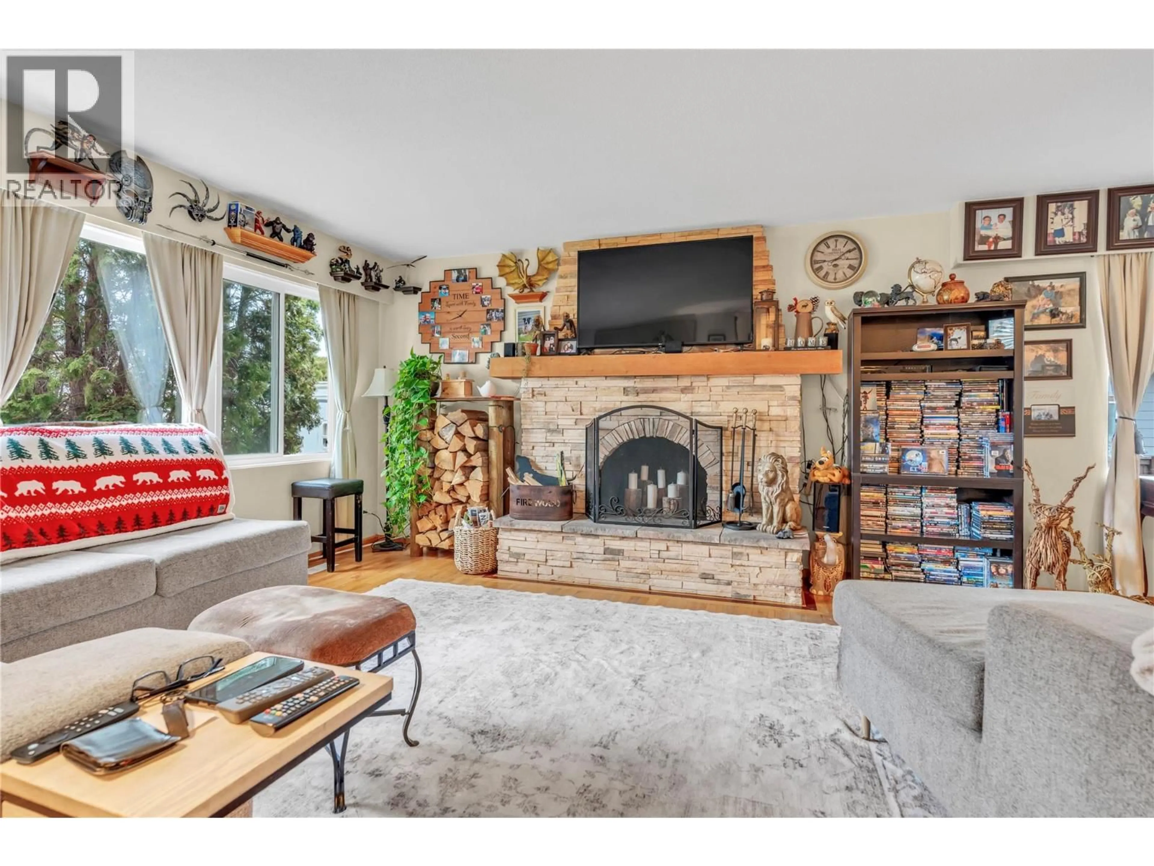 Living room with furniture, ceramic/tile floor for 2471 MCKENZIE STREET, Penticton British Columbia V2A6H9