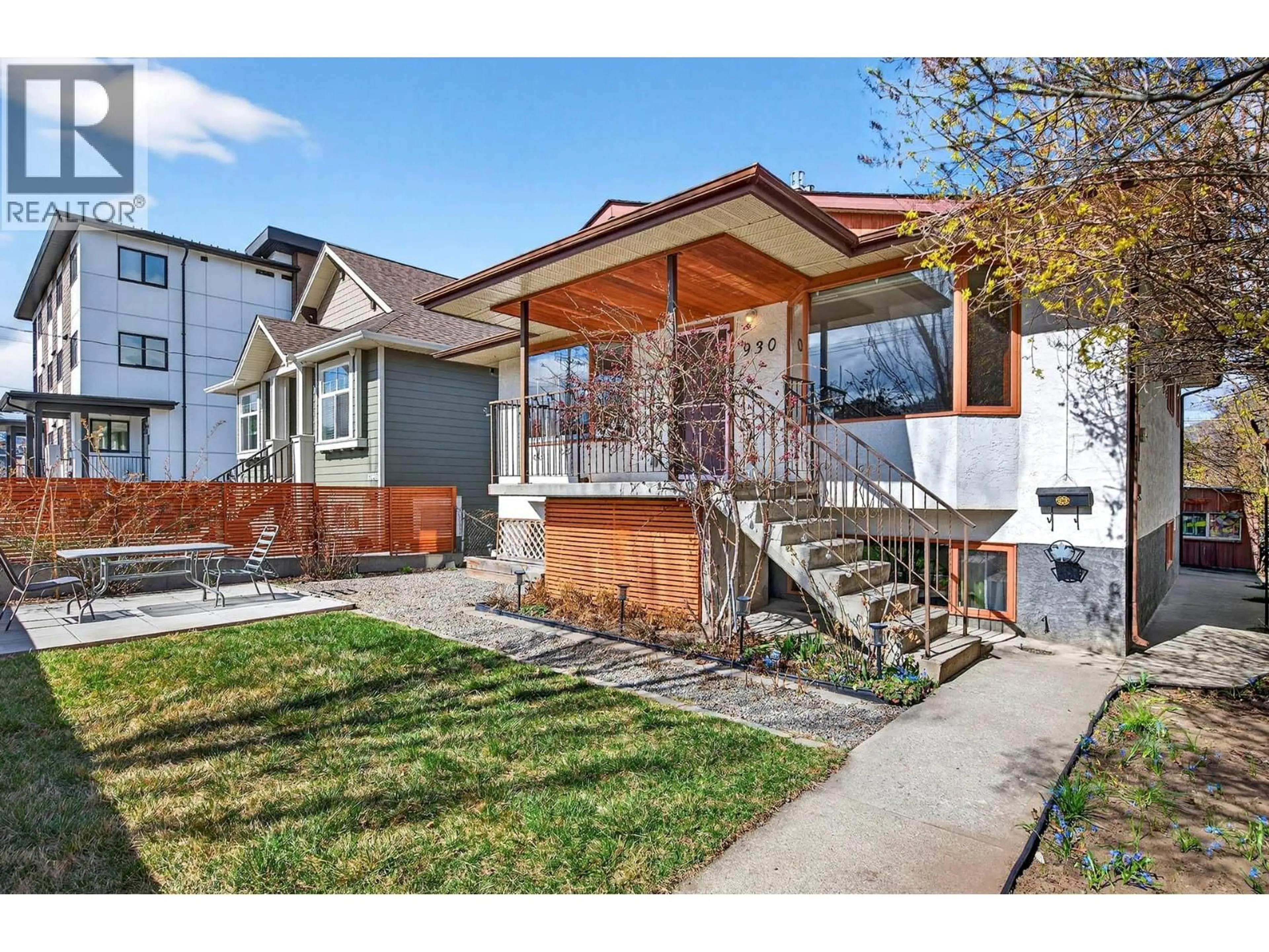 Home with vinyl exterior material, street for 930 NICOLA STREET, Kamloops British Columbia V2C2R9