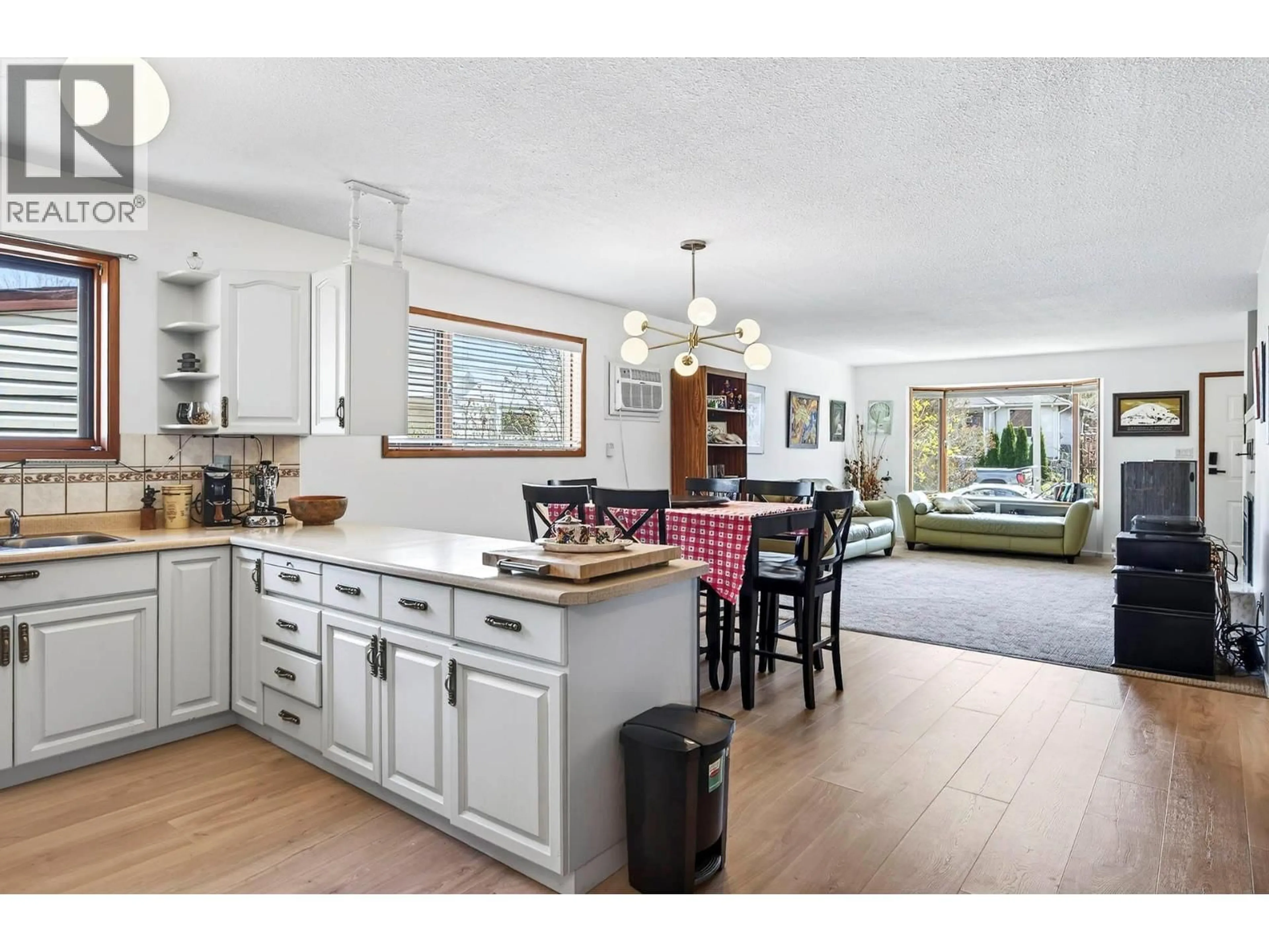 Open concept kitchen, unknown for 930 NICOLA STREET, Kamloops British Columbia V2C2R9