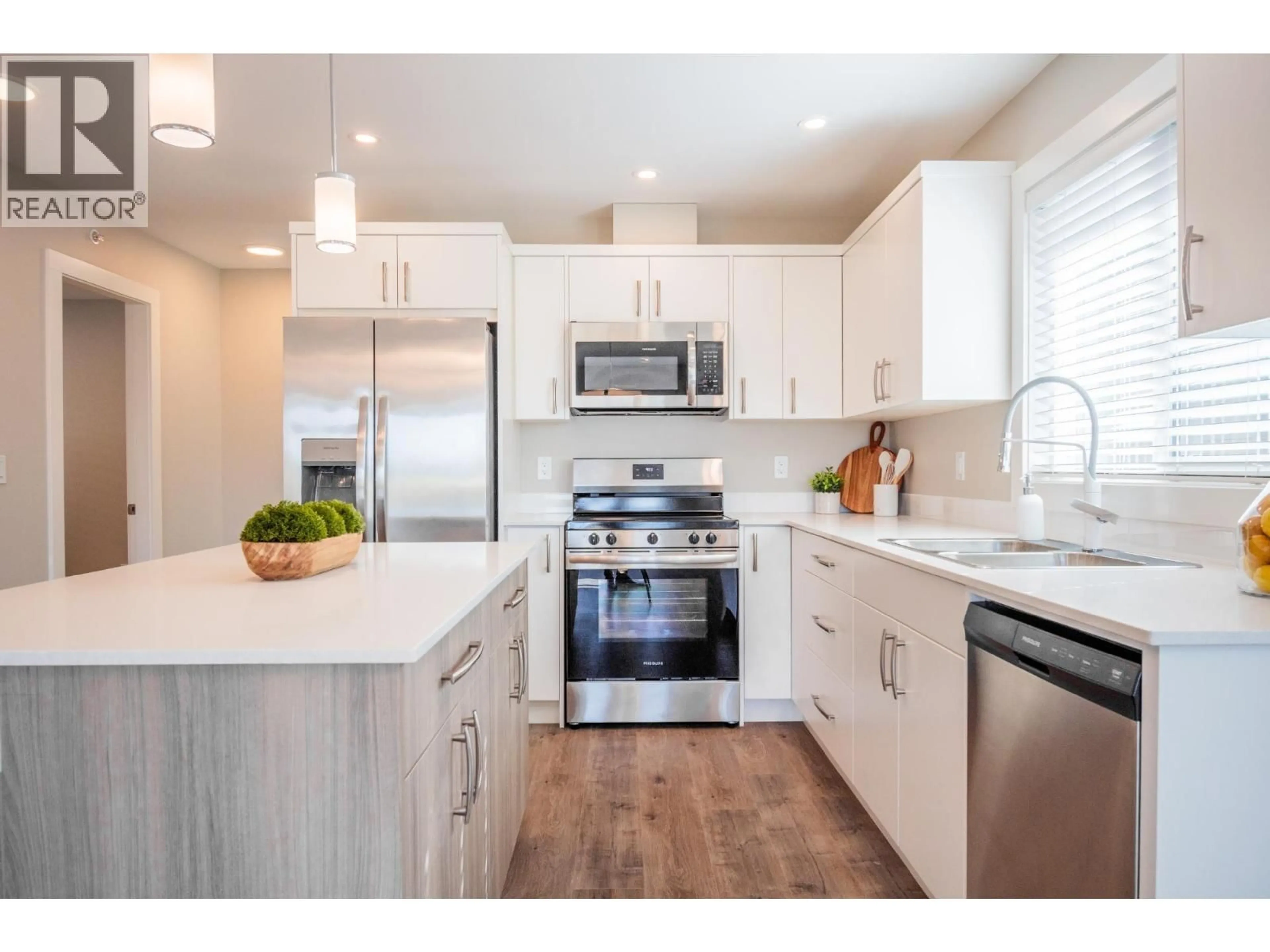 Open concept kitchen, wood/laminate floor for 192 - 8800 DALLAS DRIVE, Kamloops British Columbia V2C0G8