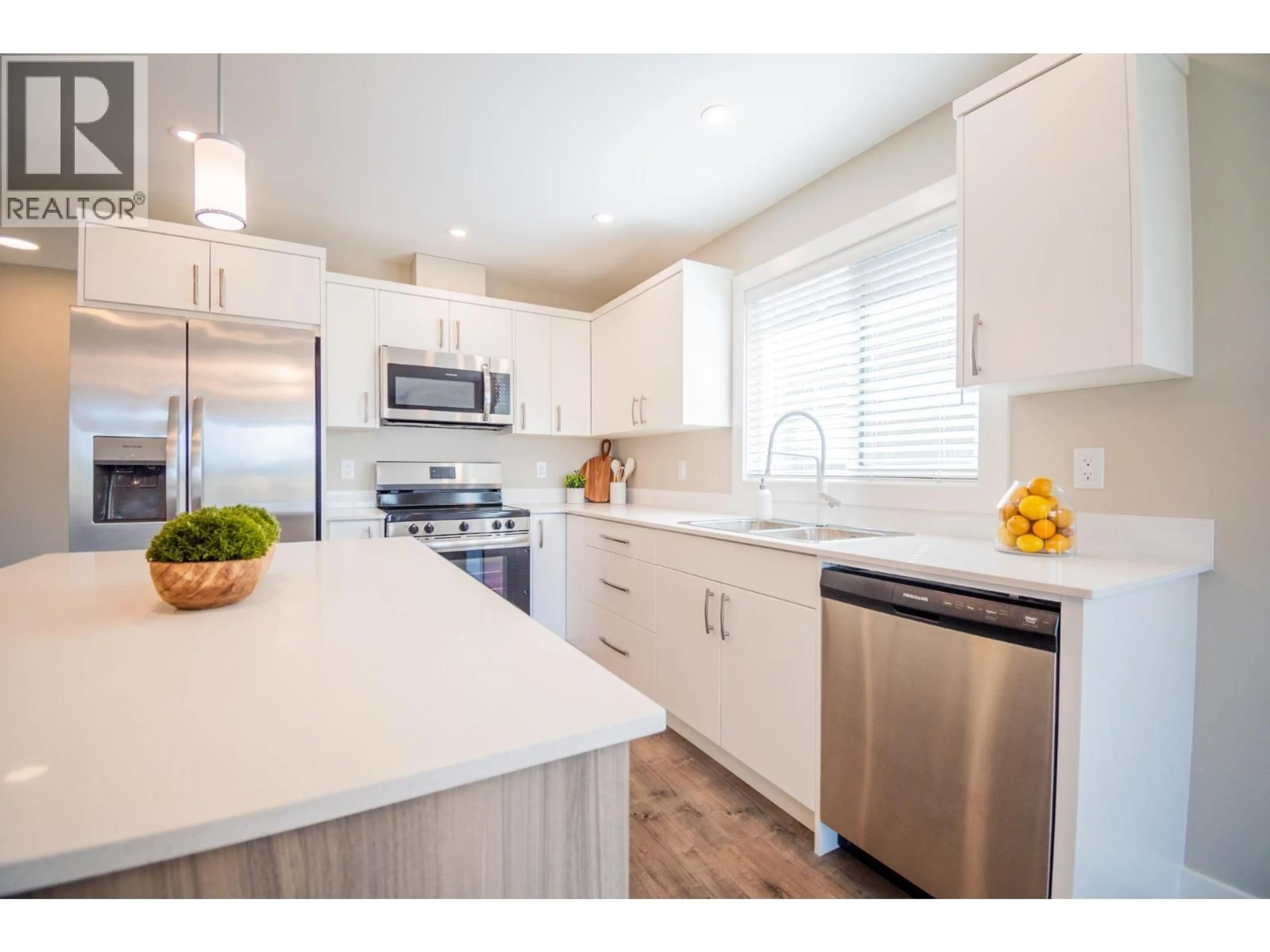 Open concept kitchen, wood/laminate floor for 192 - 8800 DALLAS DRIVE, Kamloops British Columbia V2C0G8