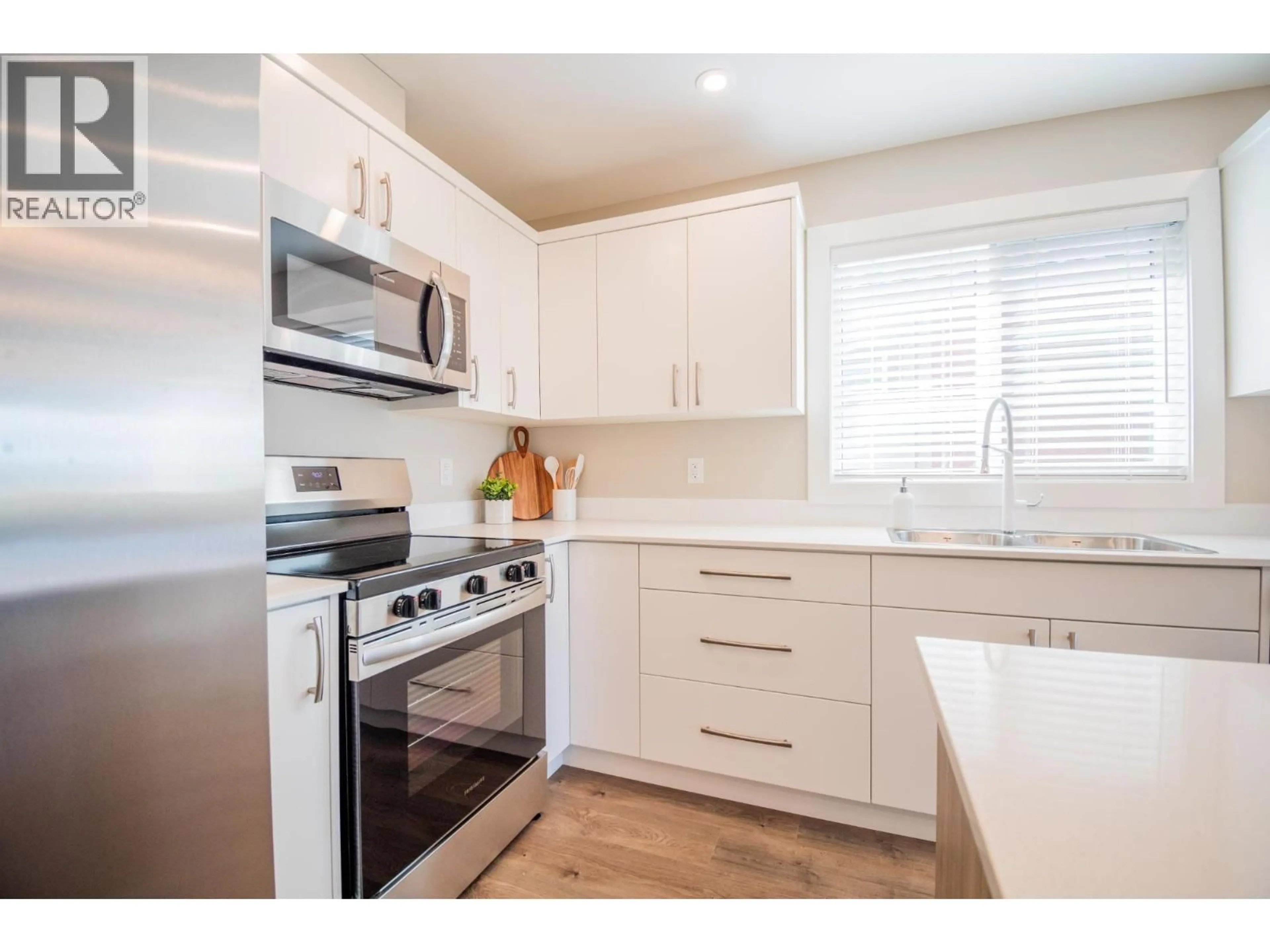 Standard kitchen, wood/laminate floor for 192 - 8800 DALLAS DRIVE, Kamloops British Columbia V2C0G8