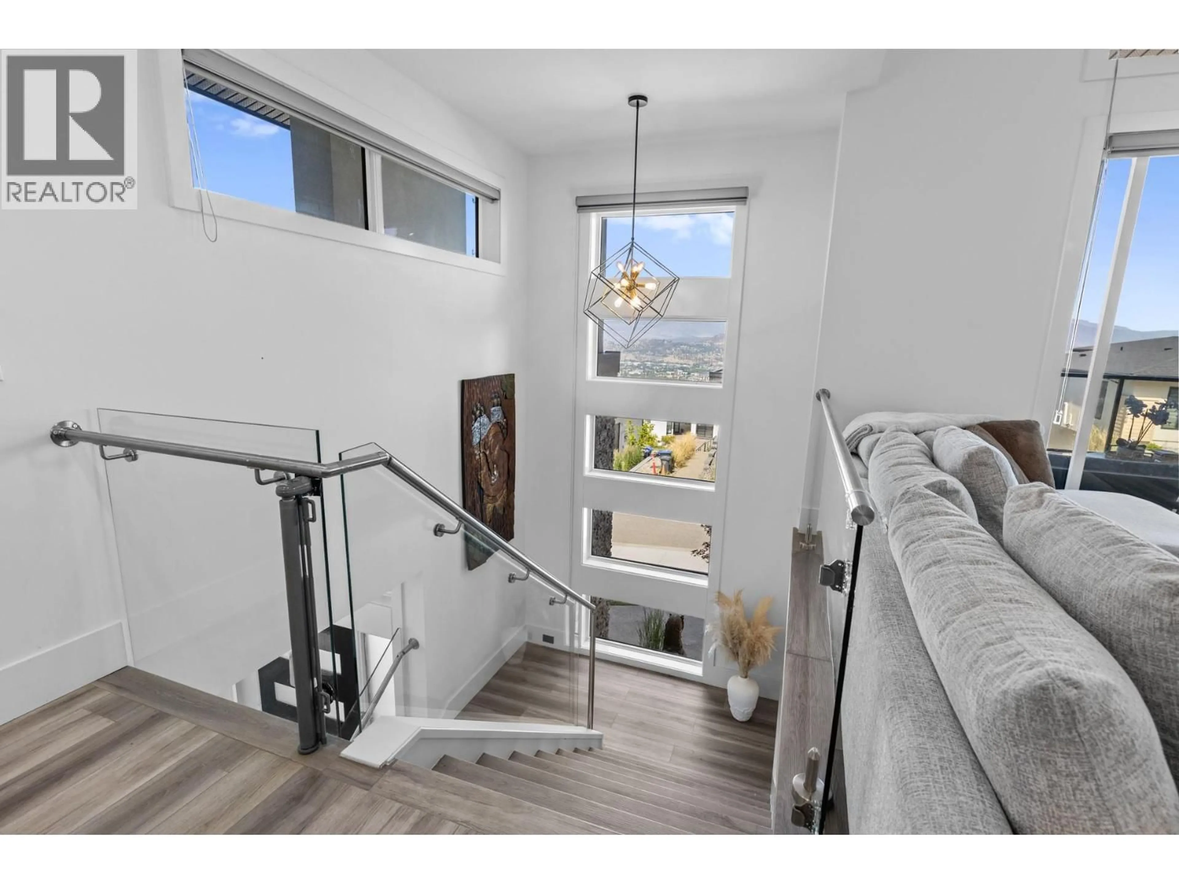 Indoor entryway for 683 DEANS DRIVE, Kelowna British Columbia V1P1A1