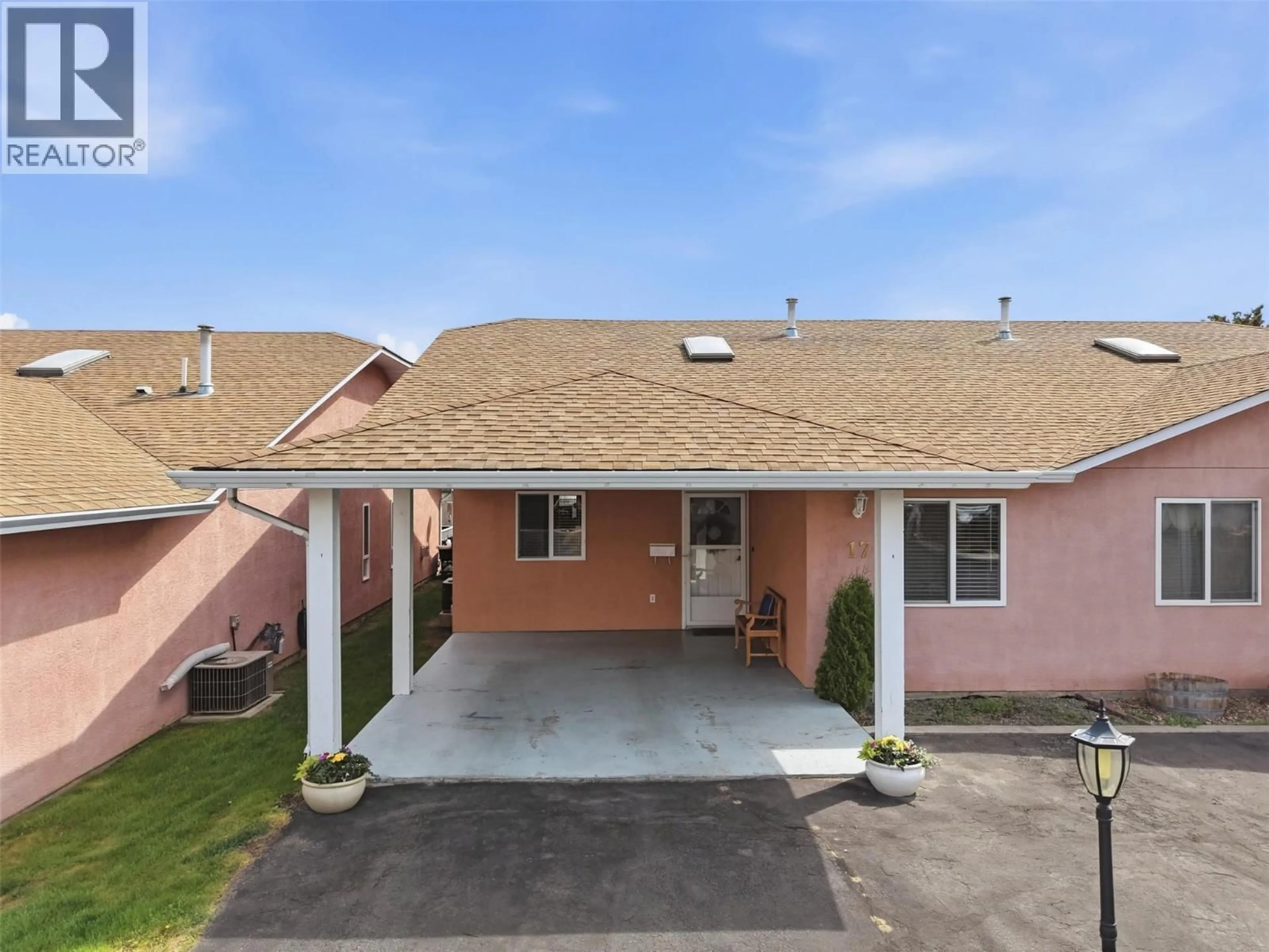 A pic from outside/outdoor area/front of a property/back of a property/a pic from drone, street for 17 - 1285 14TH STREET, Kamloops British Columbia V2B8K9