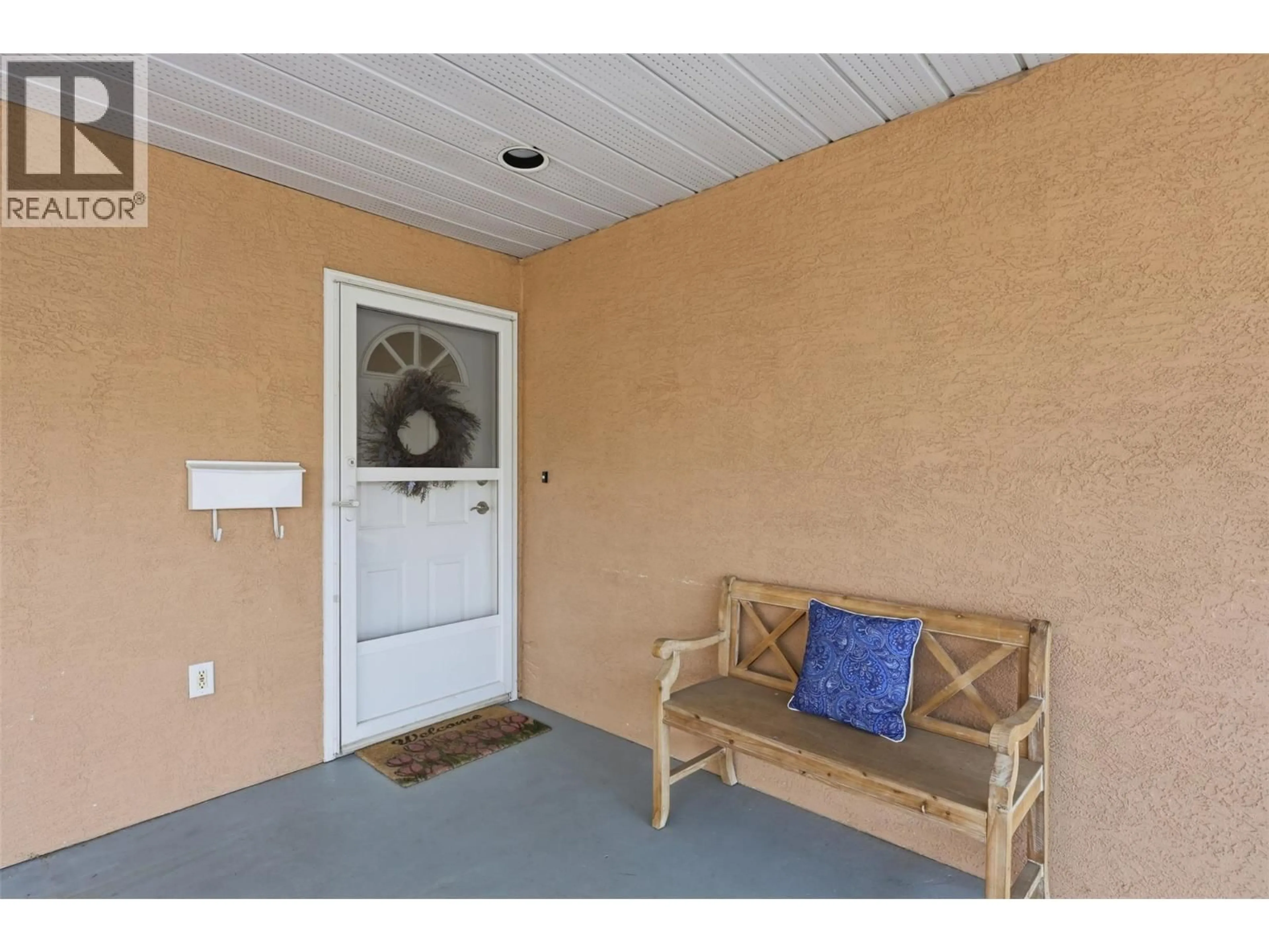 Indoor entryway for 17 - 1285 14TH STREET, Kamloops British Columbia V2B8K9