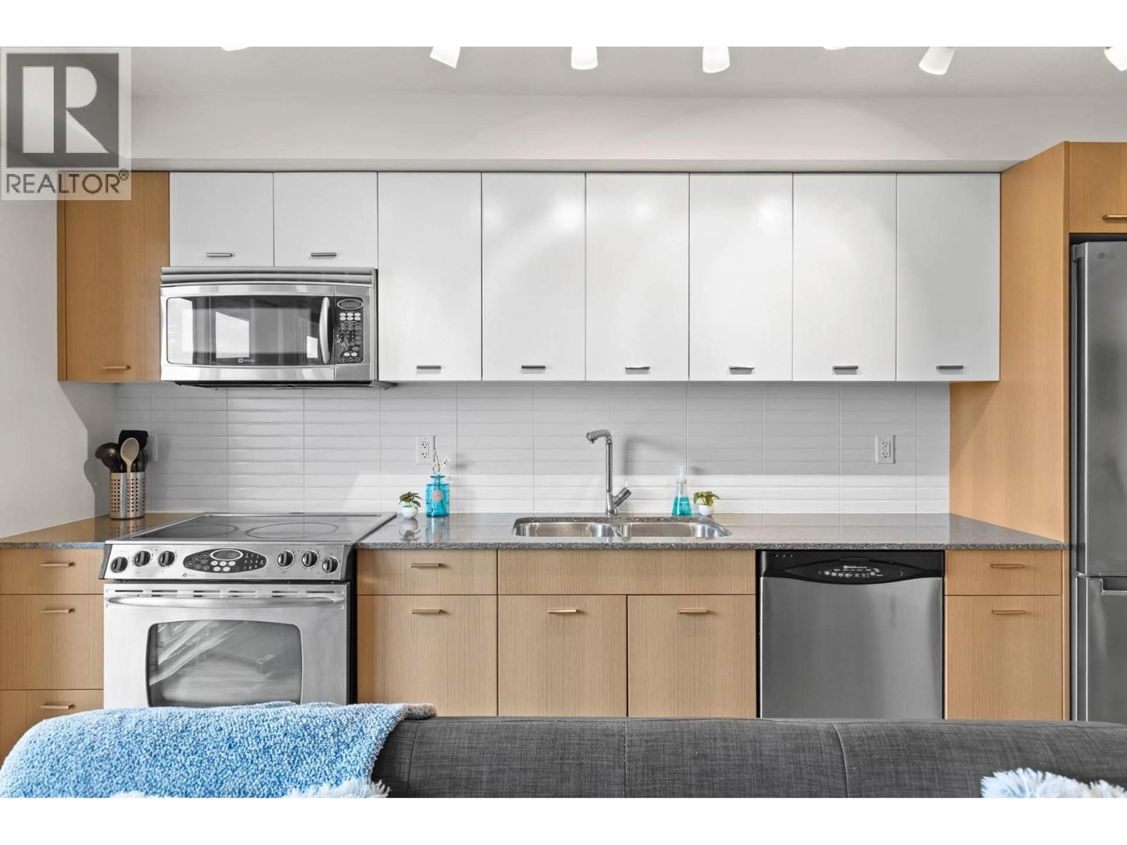 Unknown for 316 - 1550 DICKSON AVENUE, Kelowna British Columbia V1Y9Y8