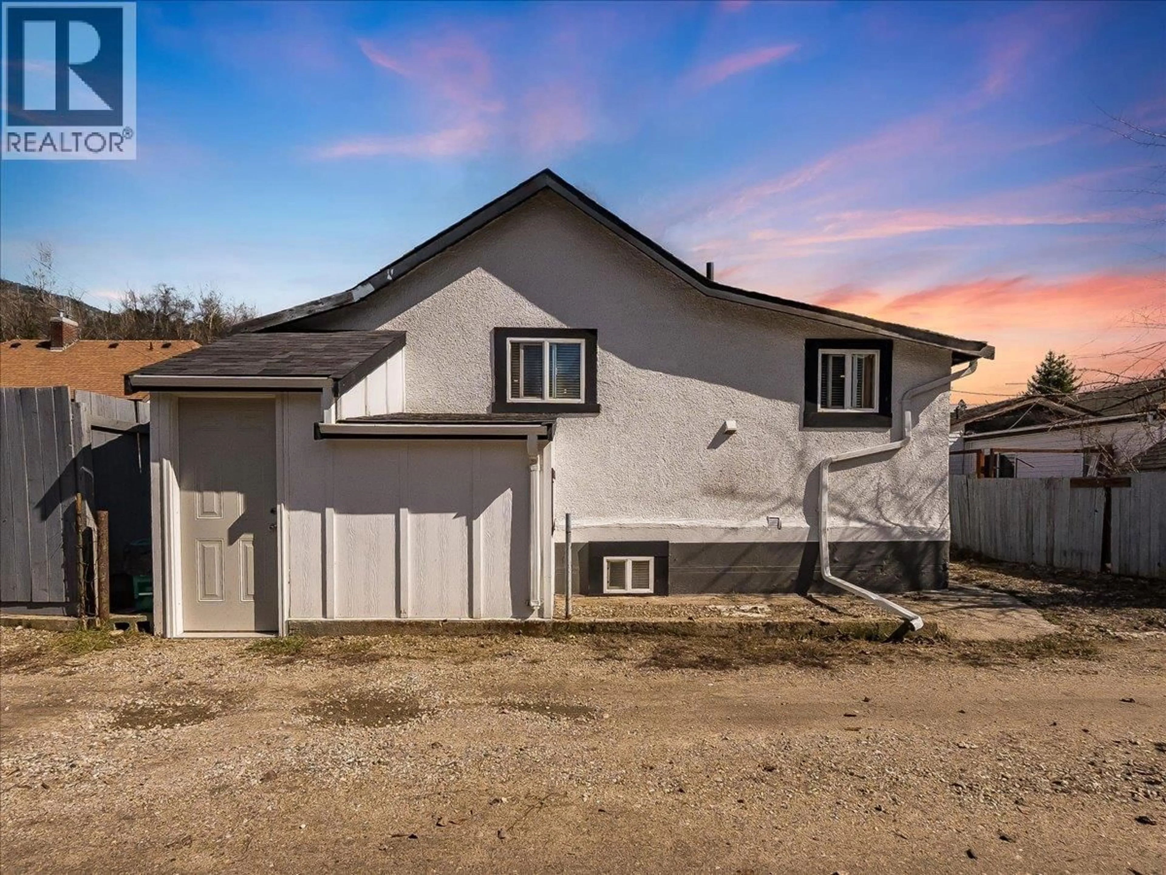 A pic from outside/outdoor area/front of a property/back of a property/a pic from drone, street for 1534 FIFTH AVENUE, Trail British Columbia V1R1T8