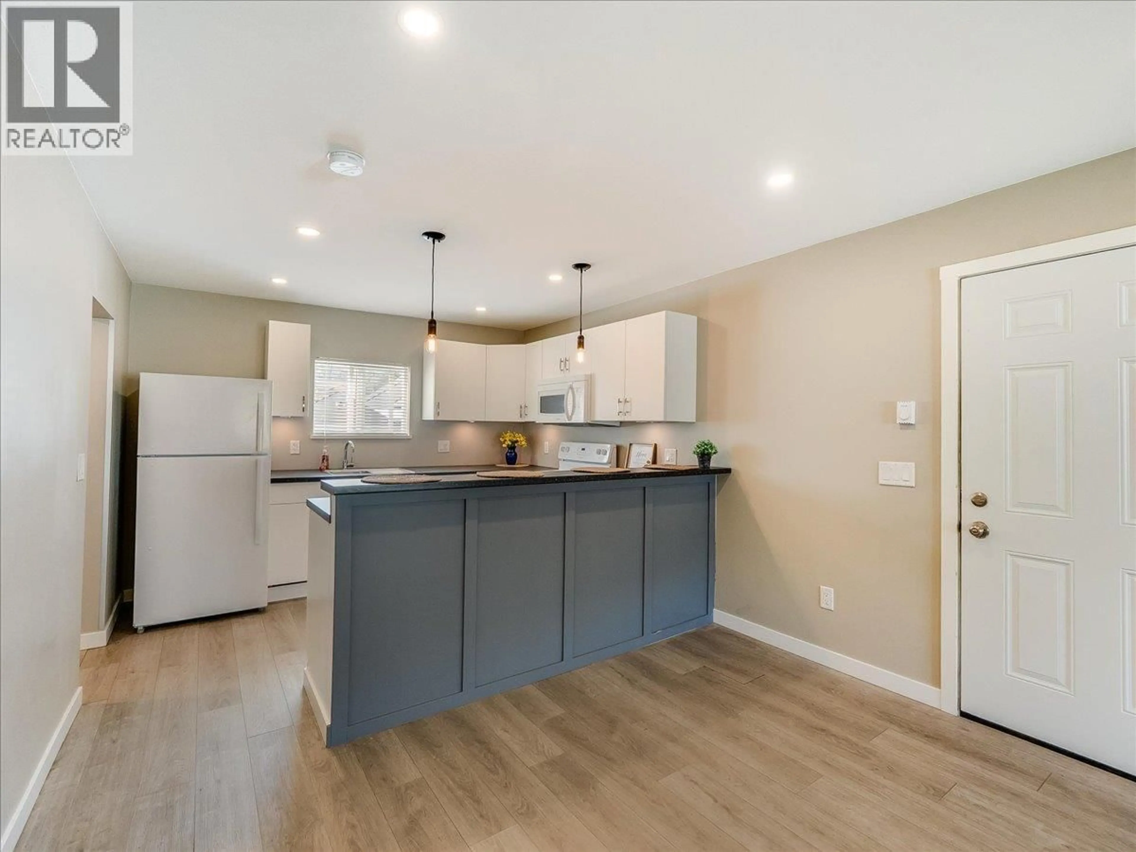 Open concept kitchen, unknown for 1534 FIFTH AVENUE, Trail British Columbia V1R1T8