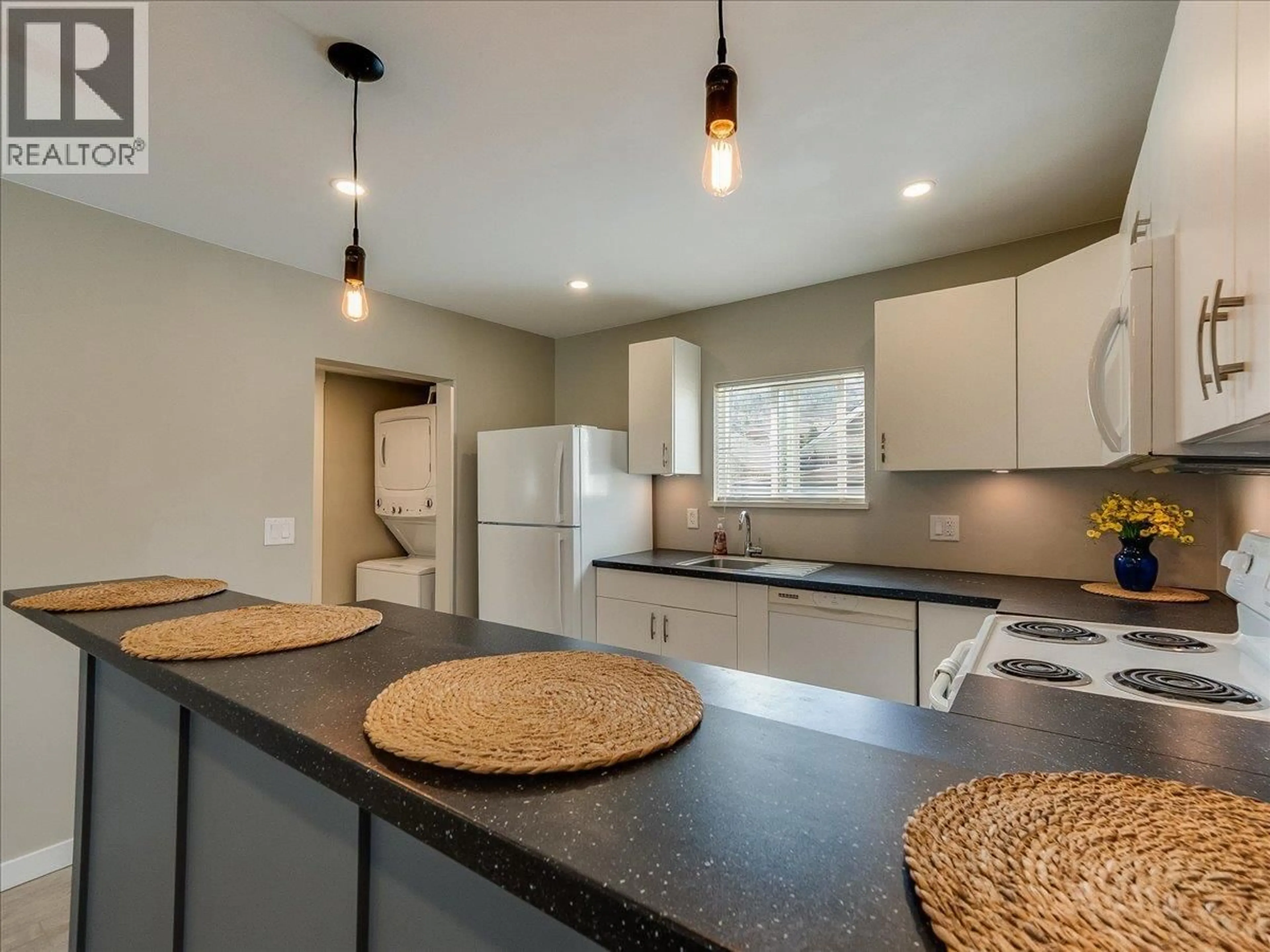 Open concept kitchen, unknown for 1534 FIFTH AVENUE, Trail British Columbia V1R1T8